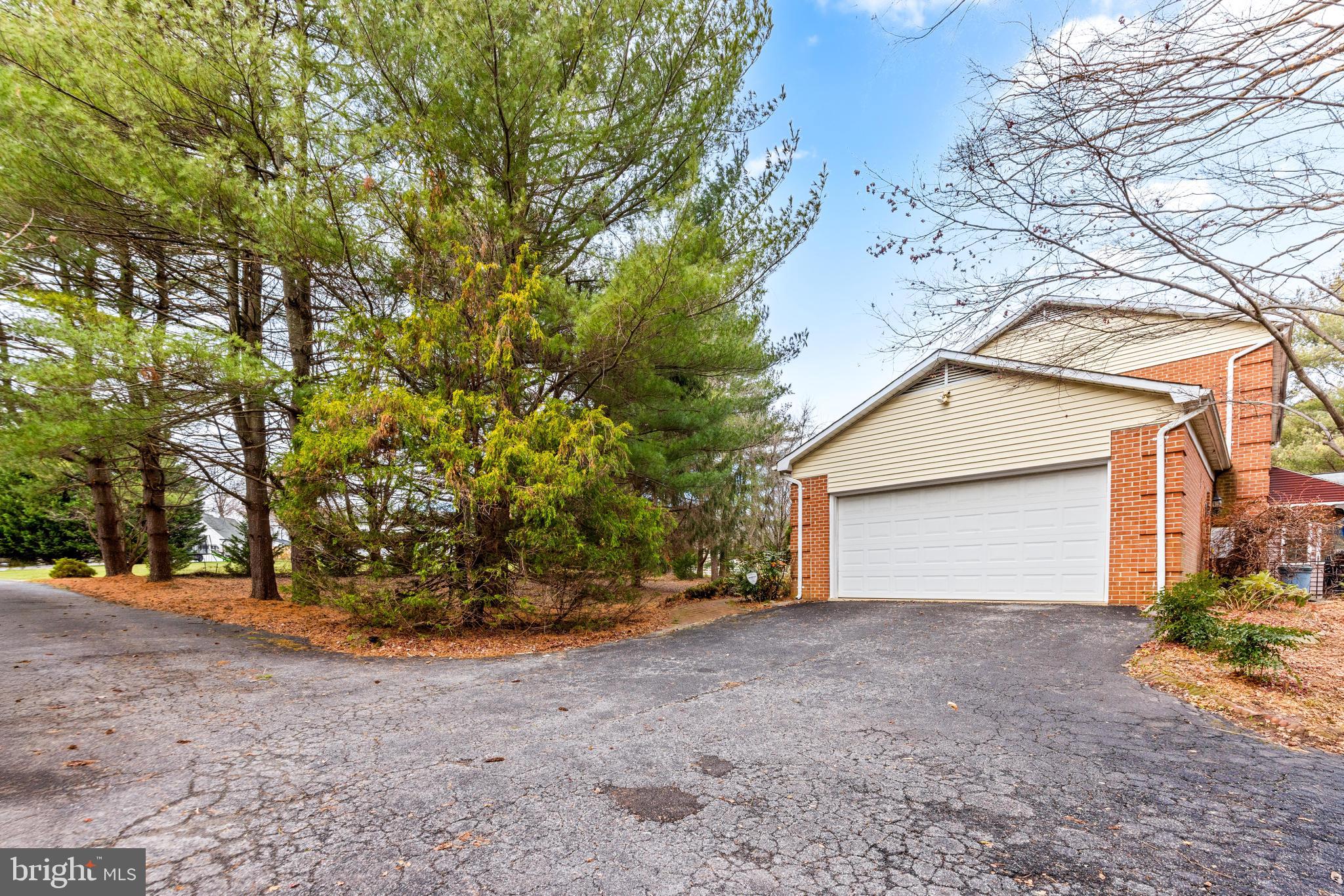 JONATHANS DELIGHT - Residential