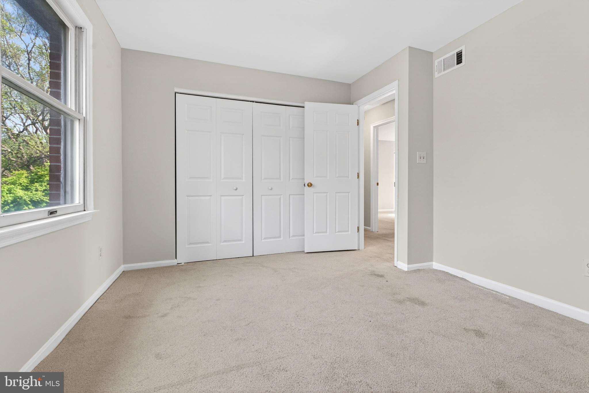 JONATHANS DELIGHT - Residential