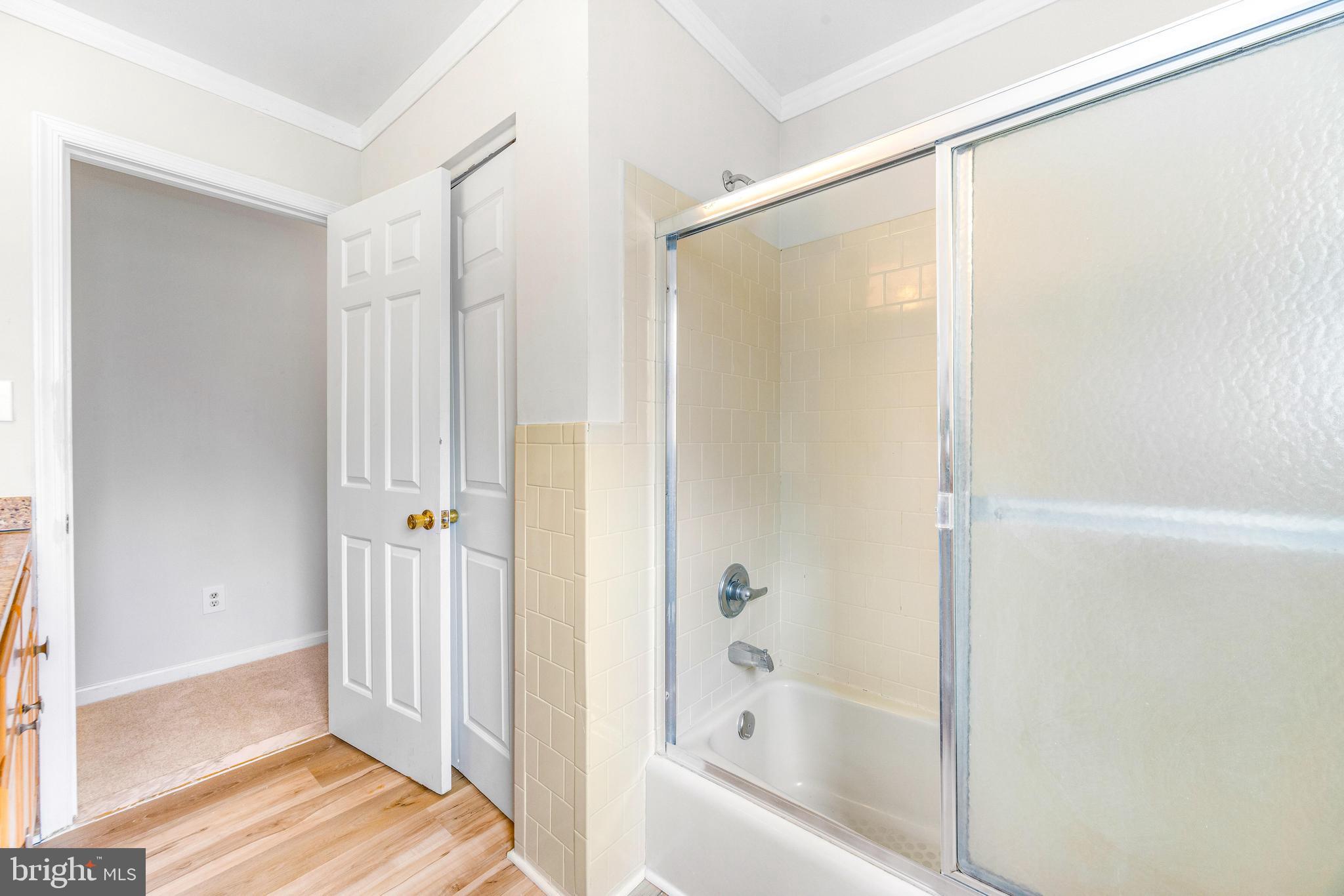 JONATHANS DELIGHT - Residential