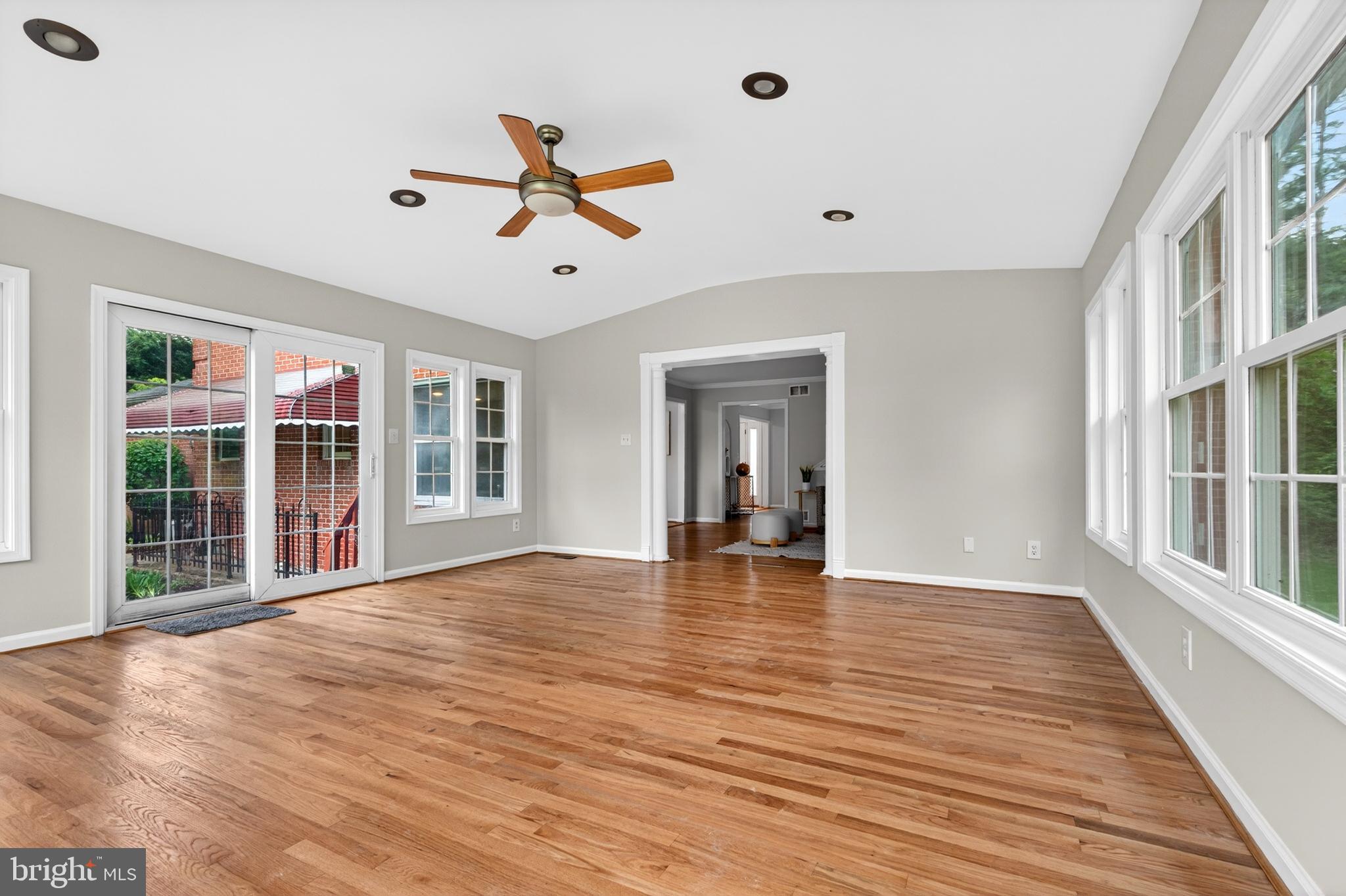 JONATHANS DELIGHT - Residential