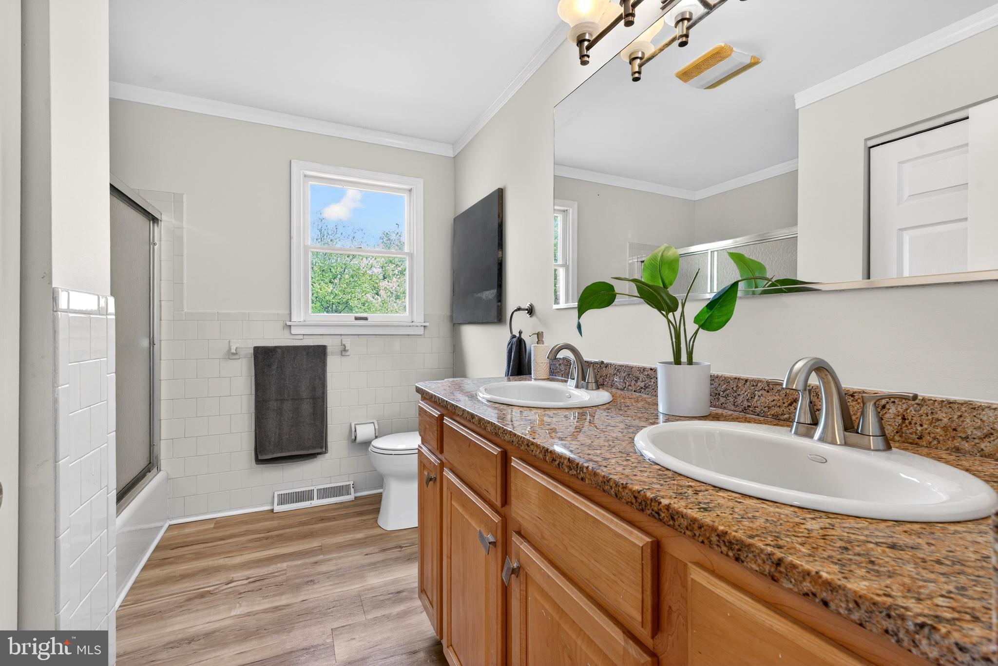 JONATHANS DELIGHT - Residential