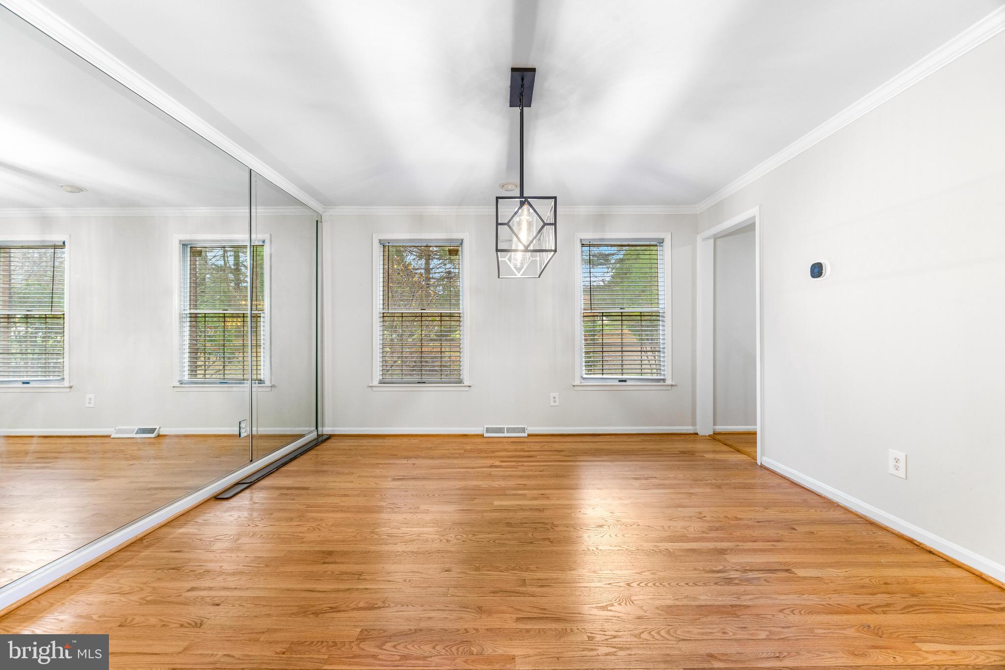 JONATHANS DELIGHT - Residential