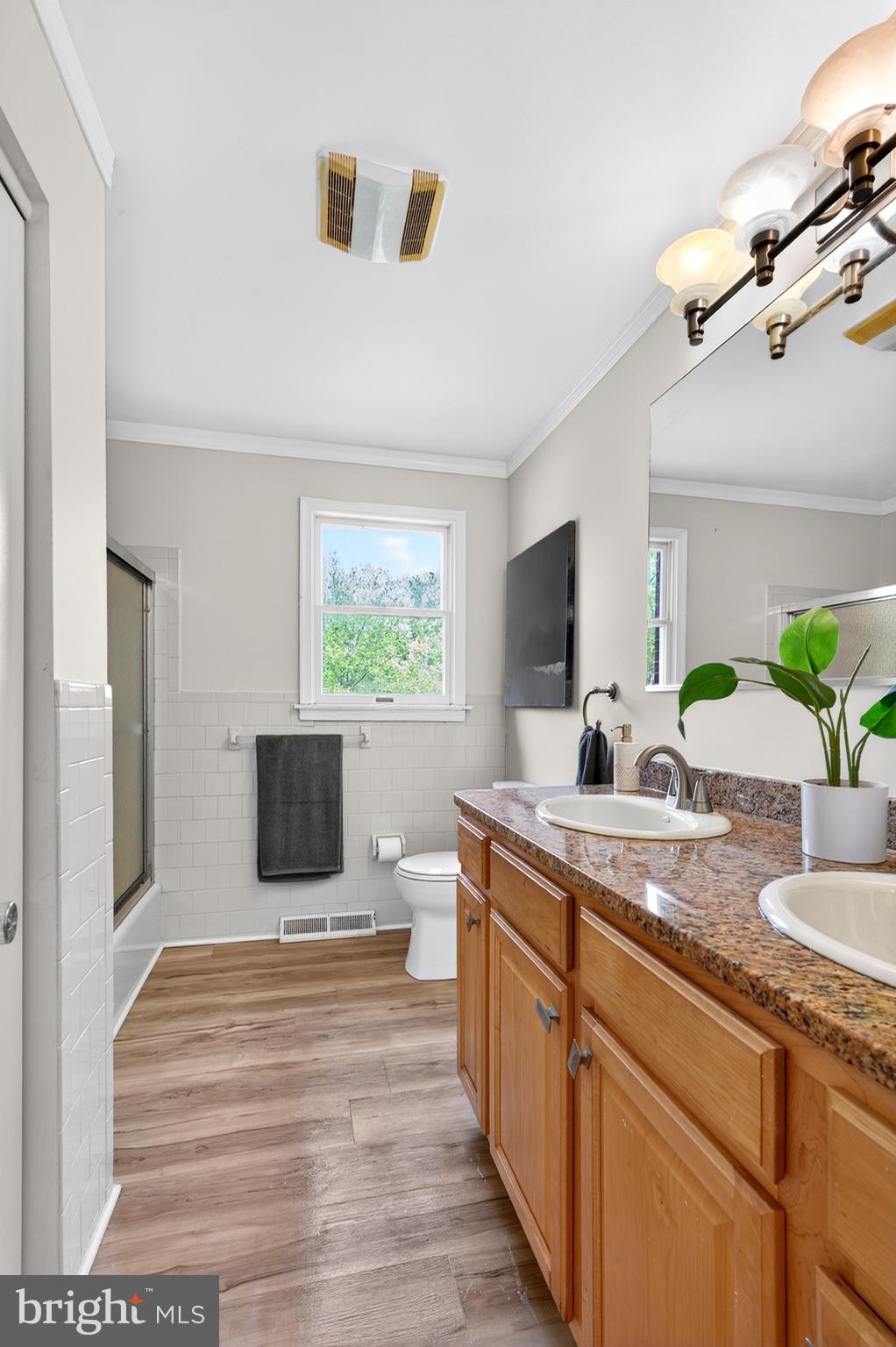 JONATHANS DELIGHT - Residential