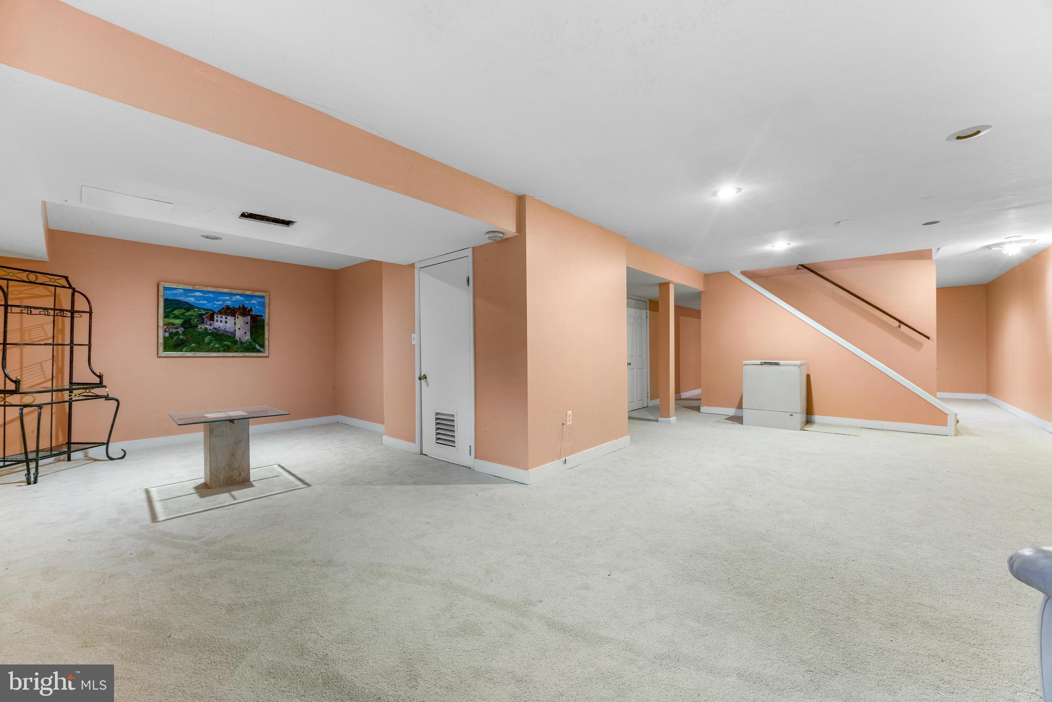 JONATHANS DELIGHT - Residential