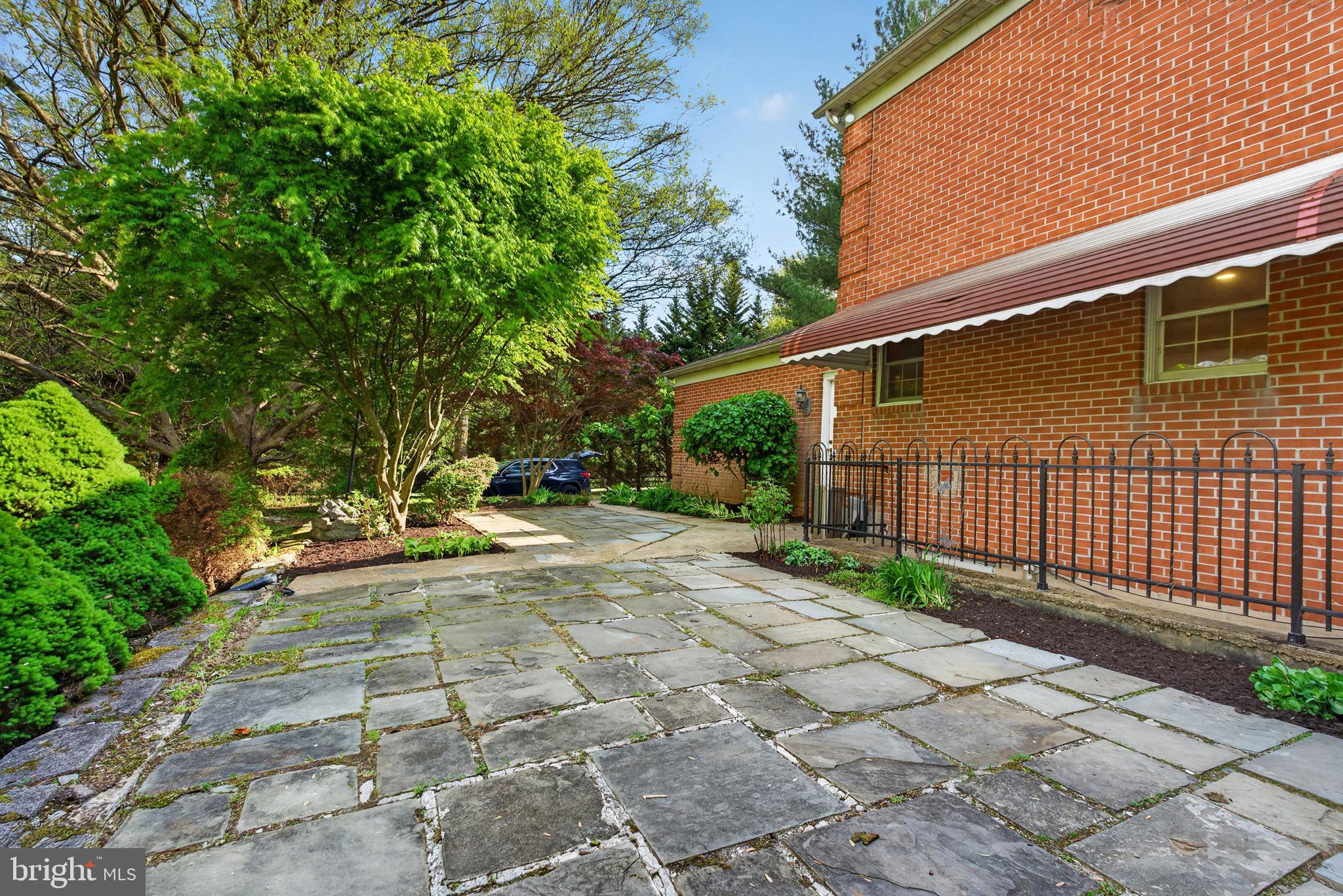 JONATHANS DELIGHT - Residential