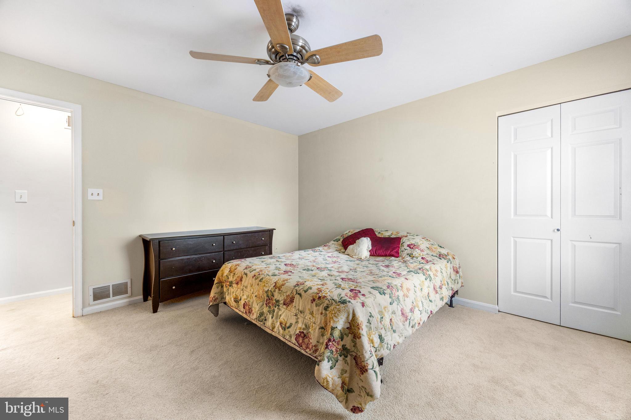 JONATHANS DELIGHT - Residential