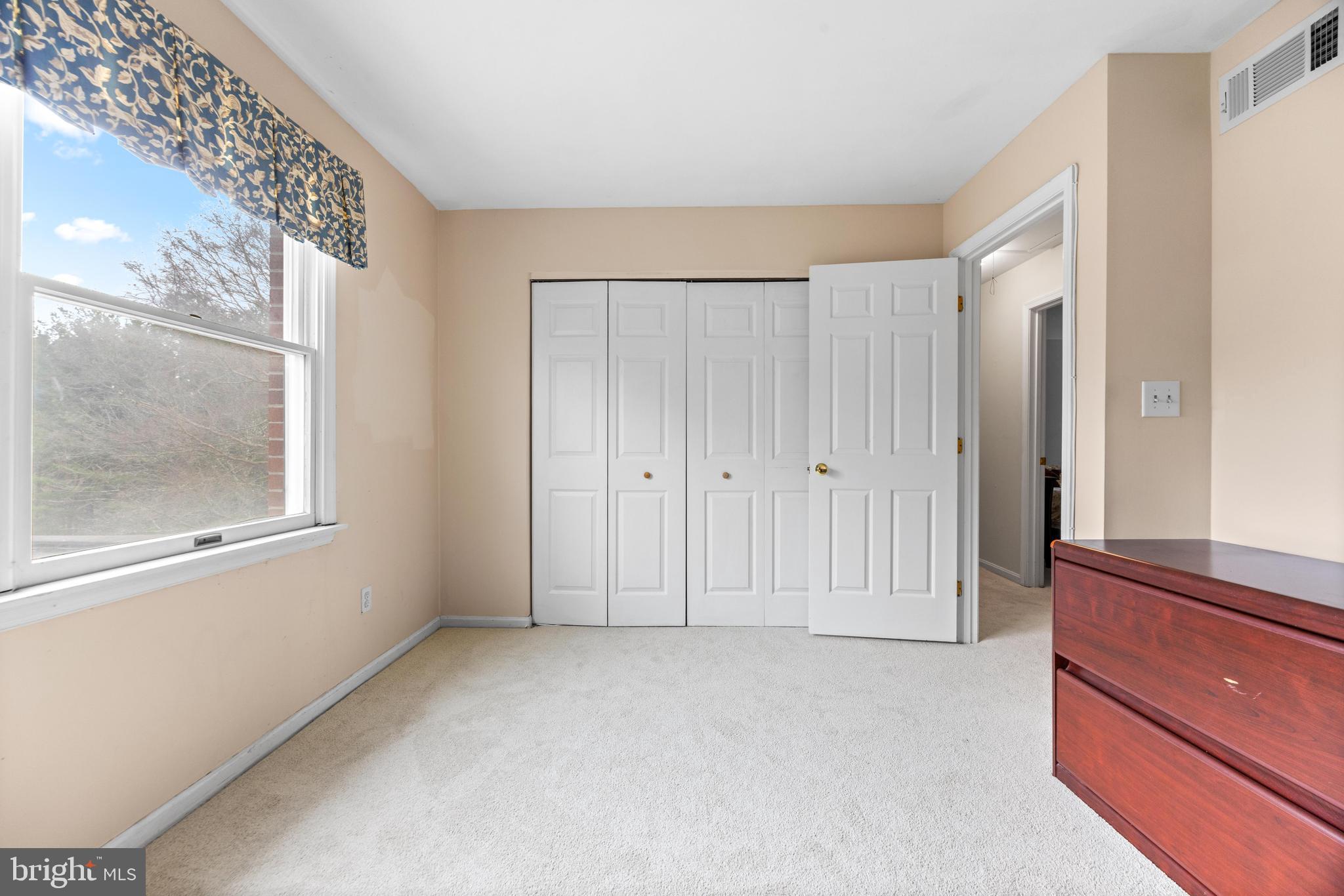 JONATHANS DELIGHT - Residential