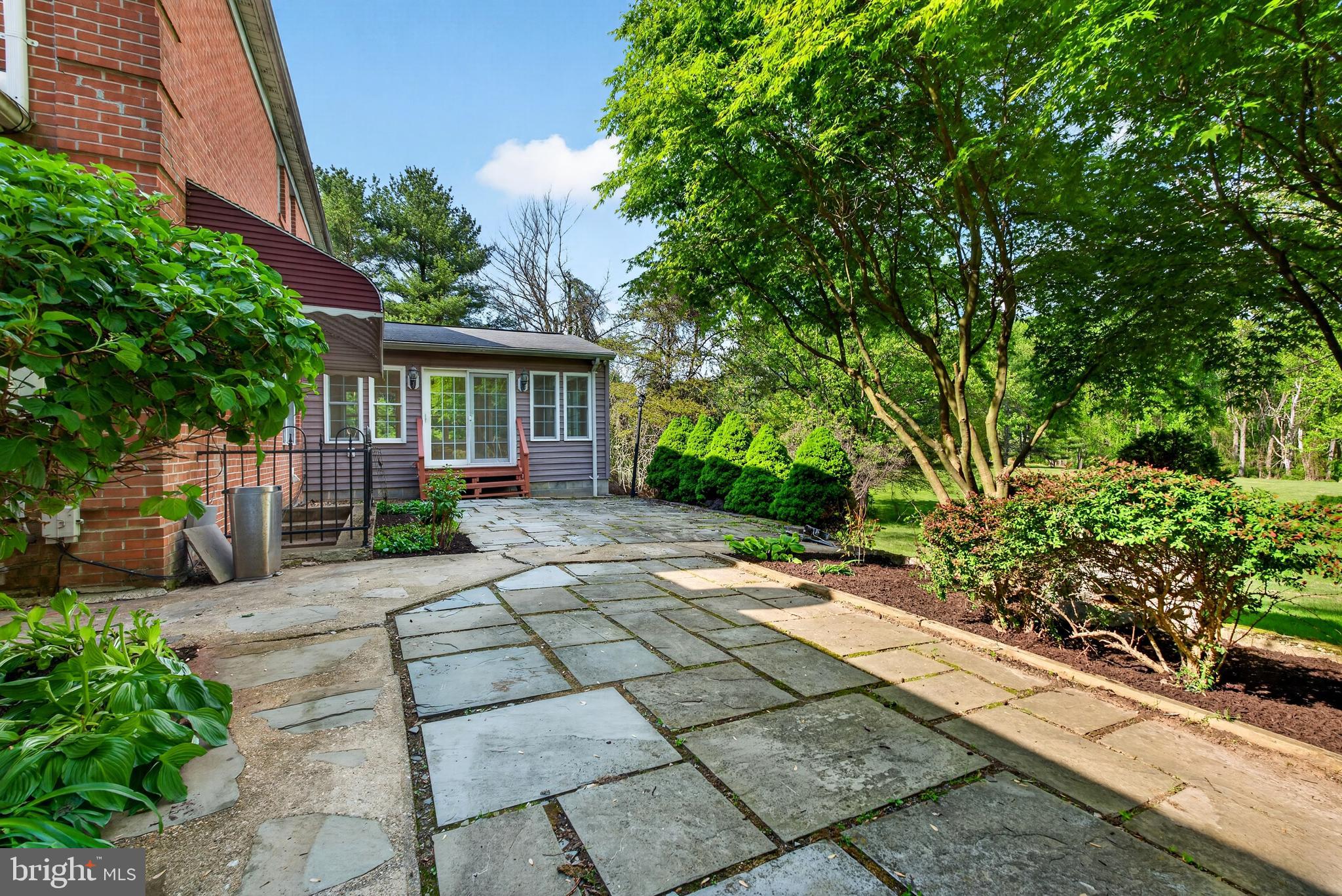 JONATHANS DELIGHT - Residential