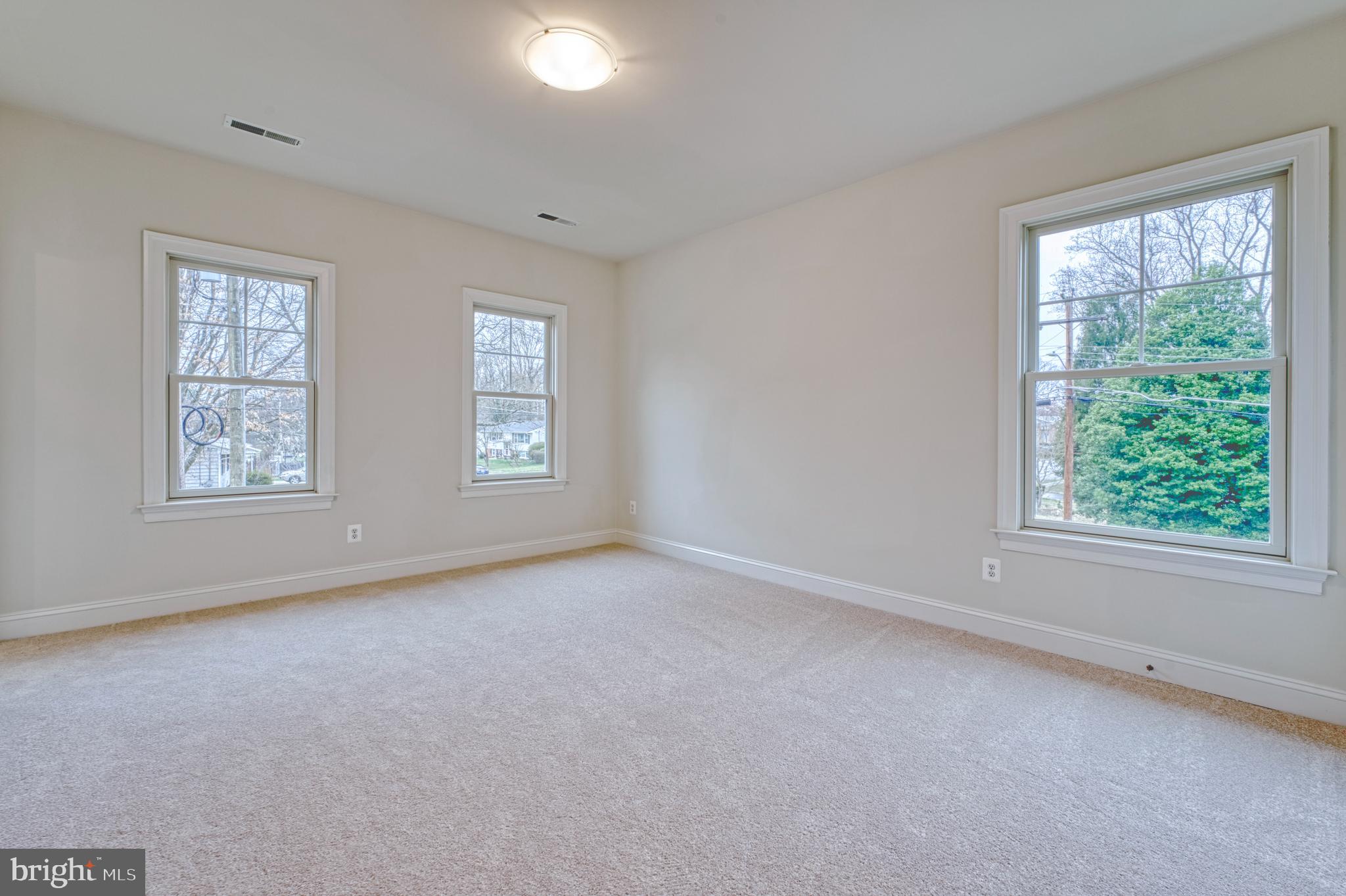 VIENNA WOODS - Residential