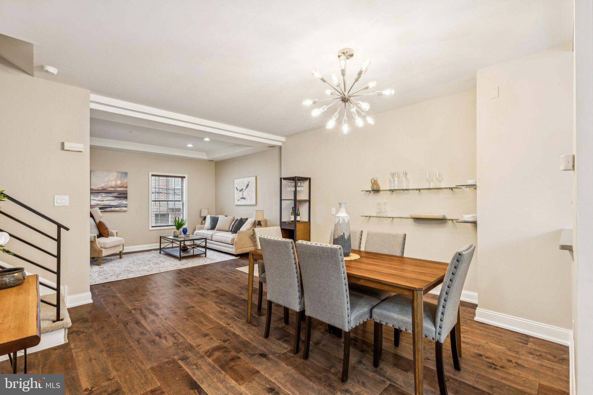 1033 N LEITHGOW STREET