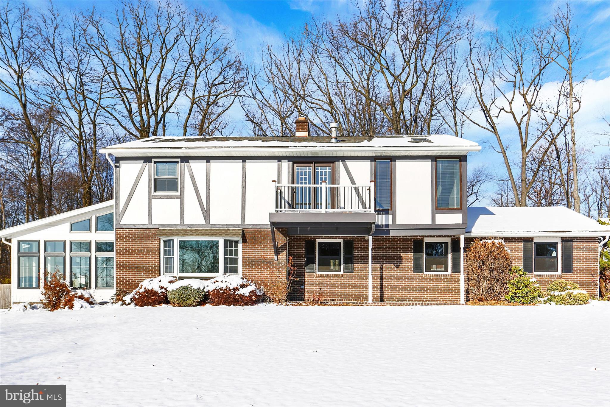 965 N COLLEGE STREET