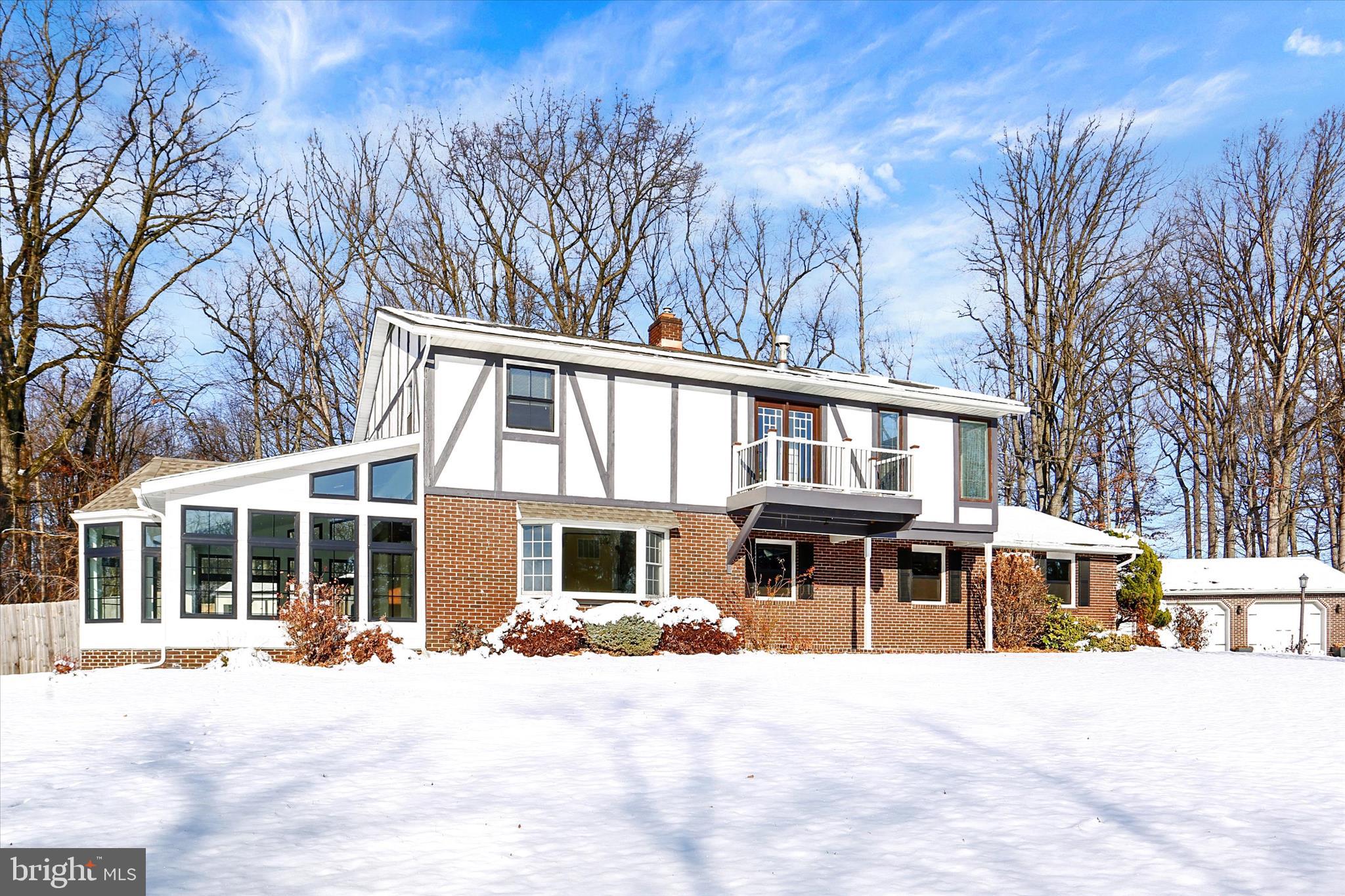 965 N COLLEGE STREET