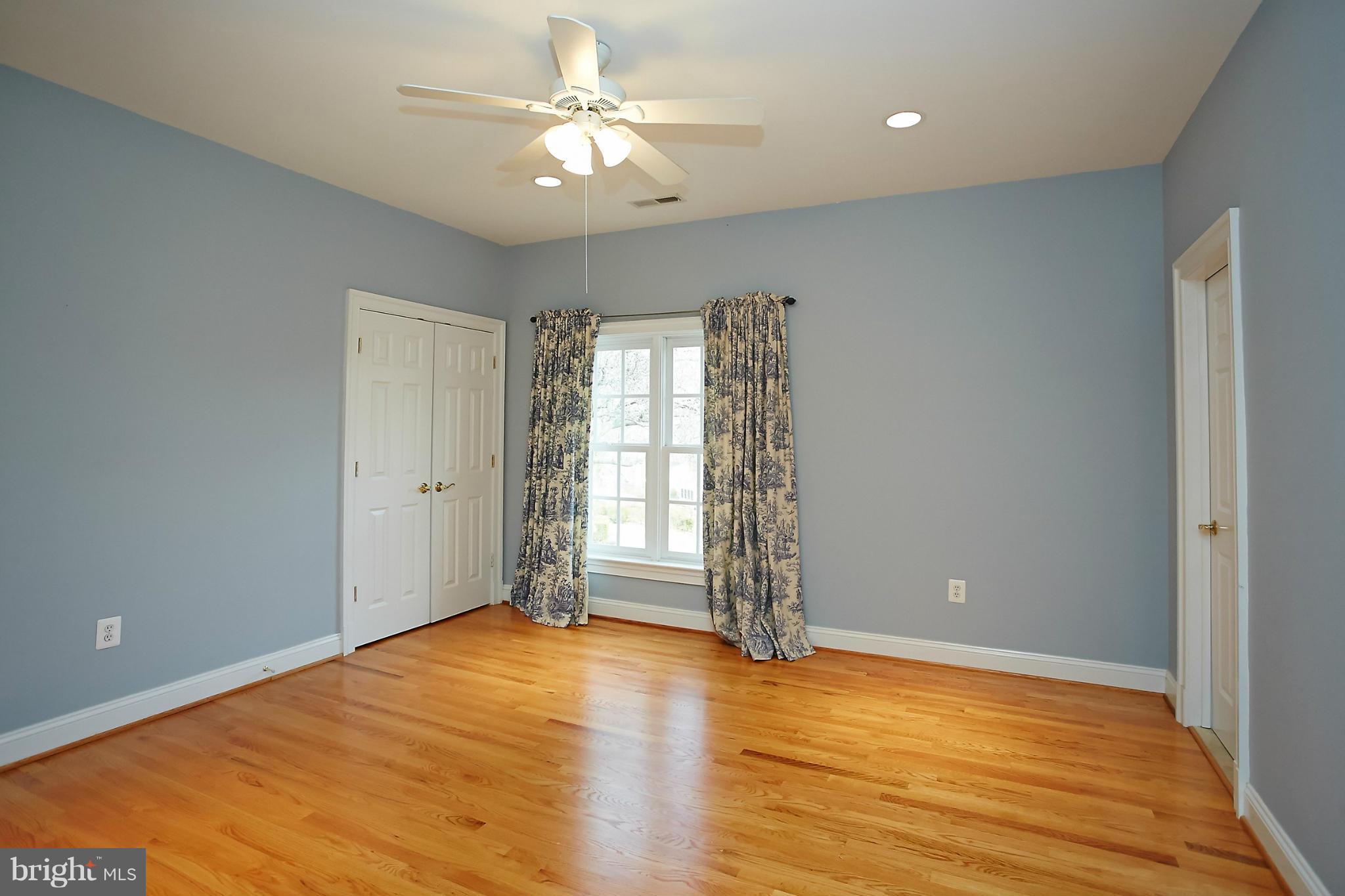 COUNTRY CLUB HILLS - Residential