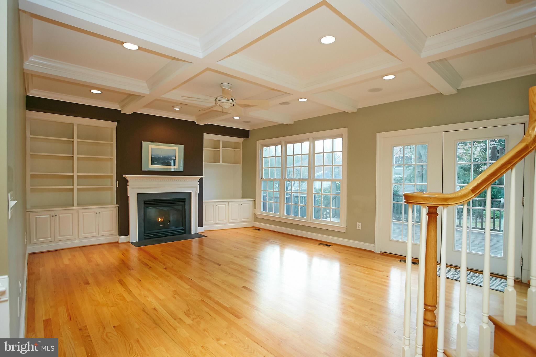 COUNTRY CLUB HILLS - Residential