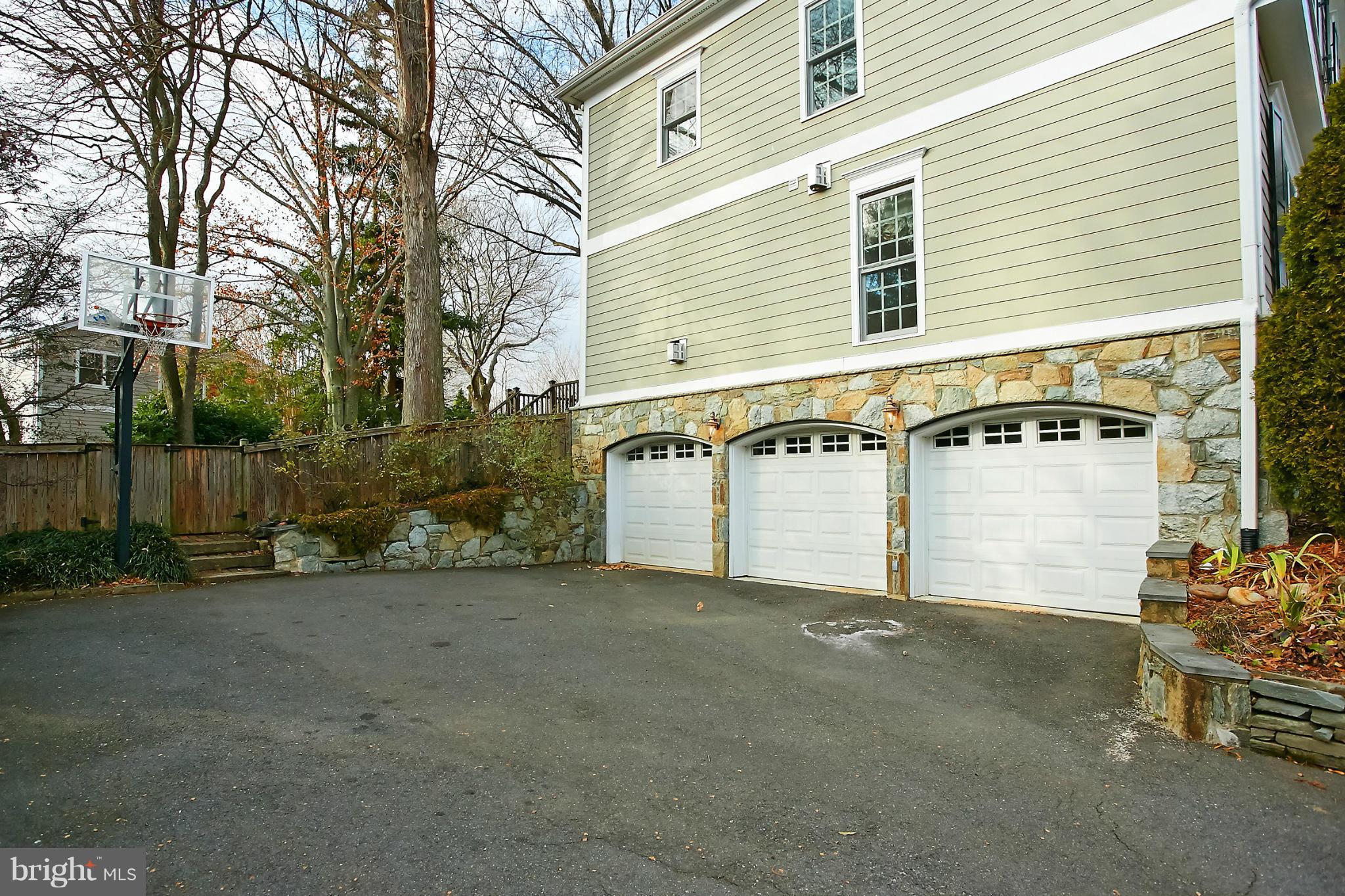 COUNTRY CLUB HILLS - Residential