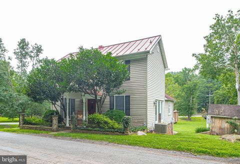 8270 ROGUES ROAD CATLETT VA 20119