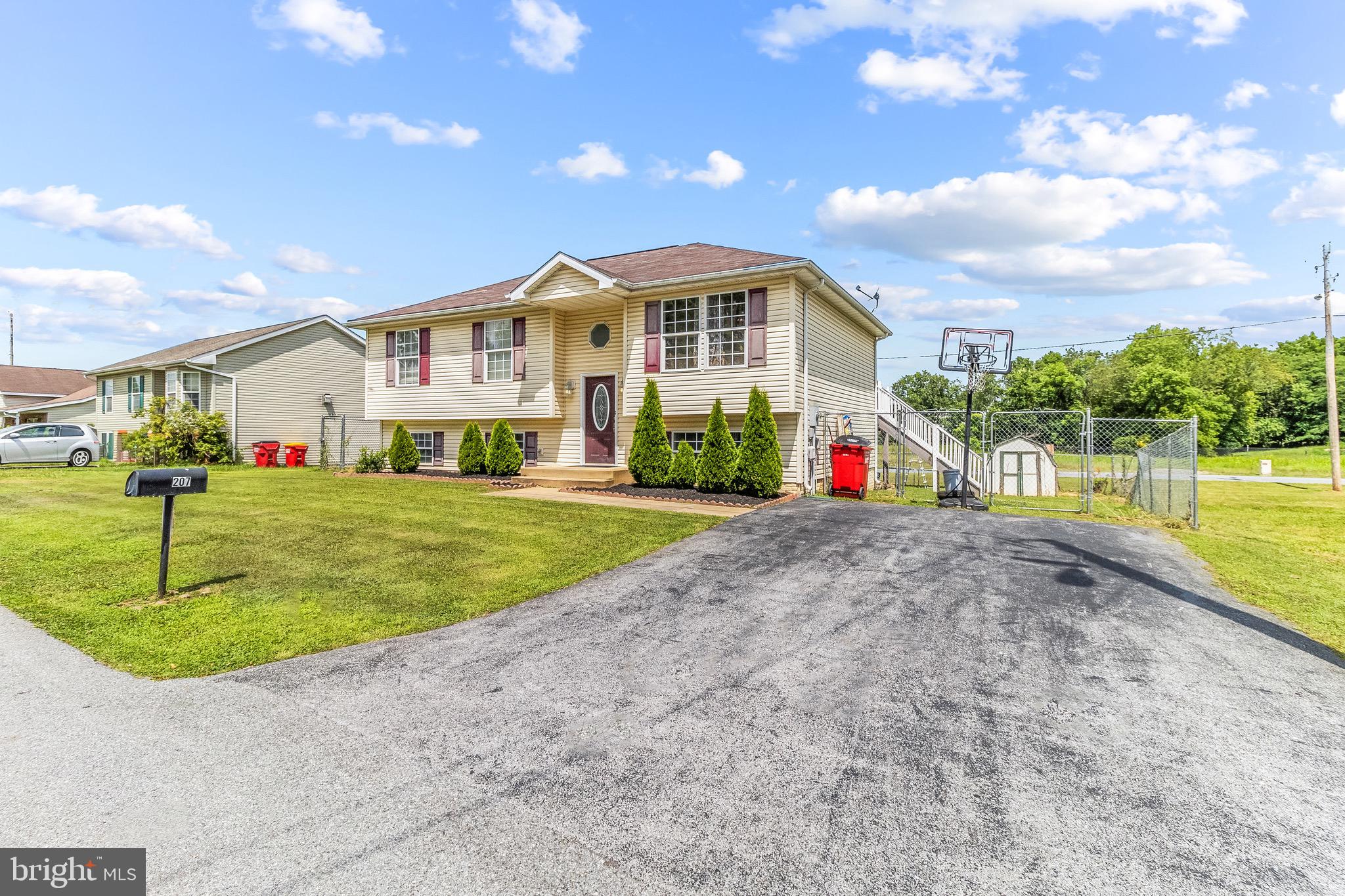 207 PRESTON PLACE