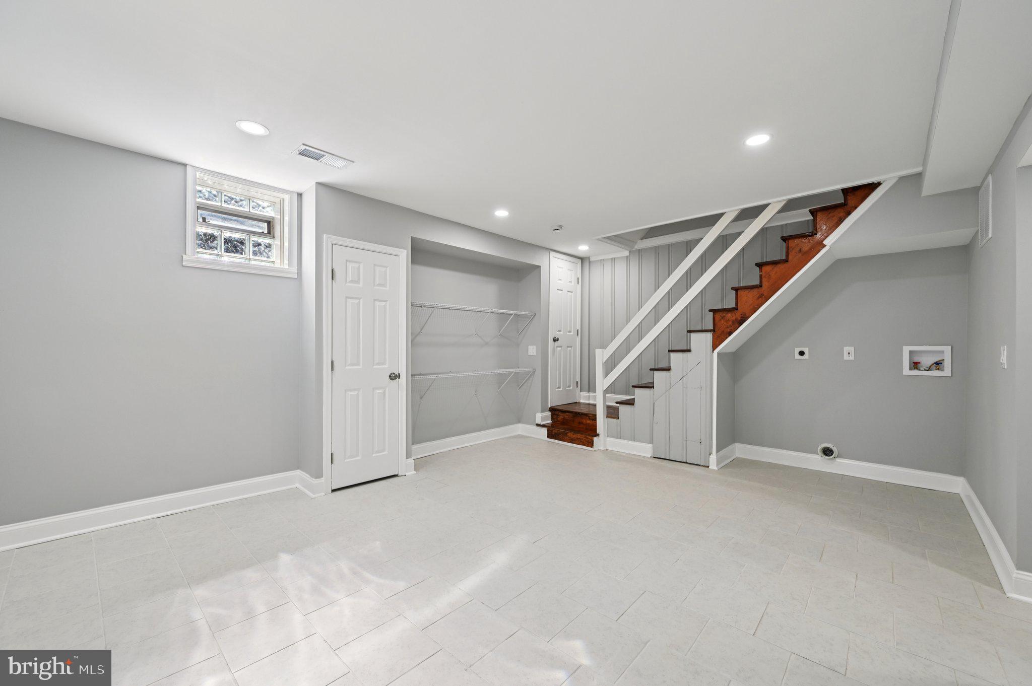 WEST HILLS - Residential