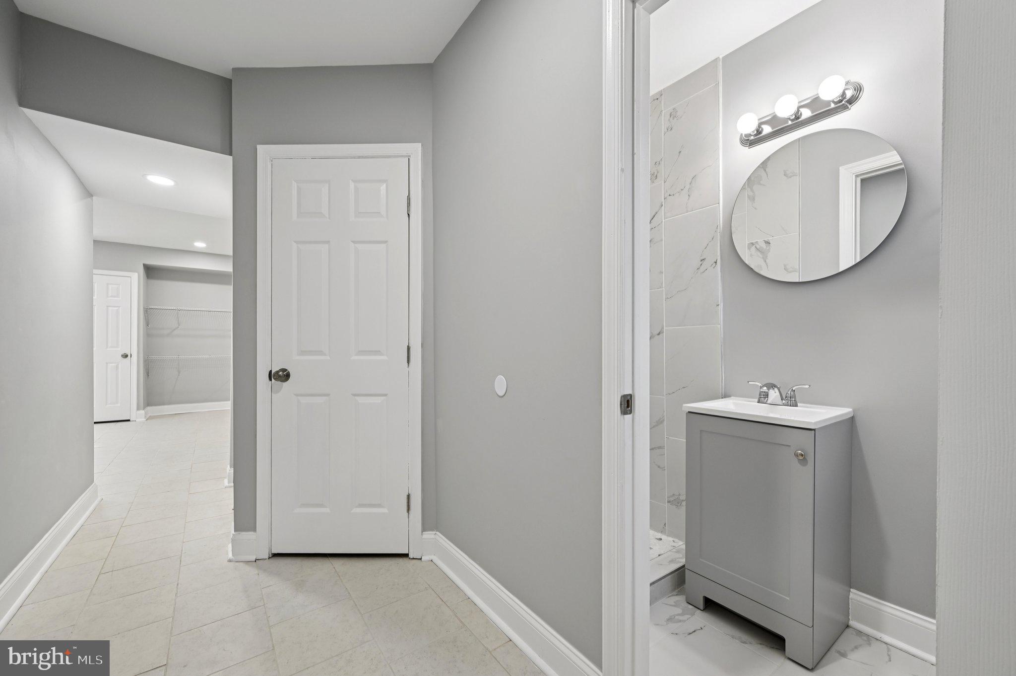 WEST HILLS - Residential