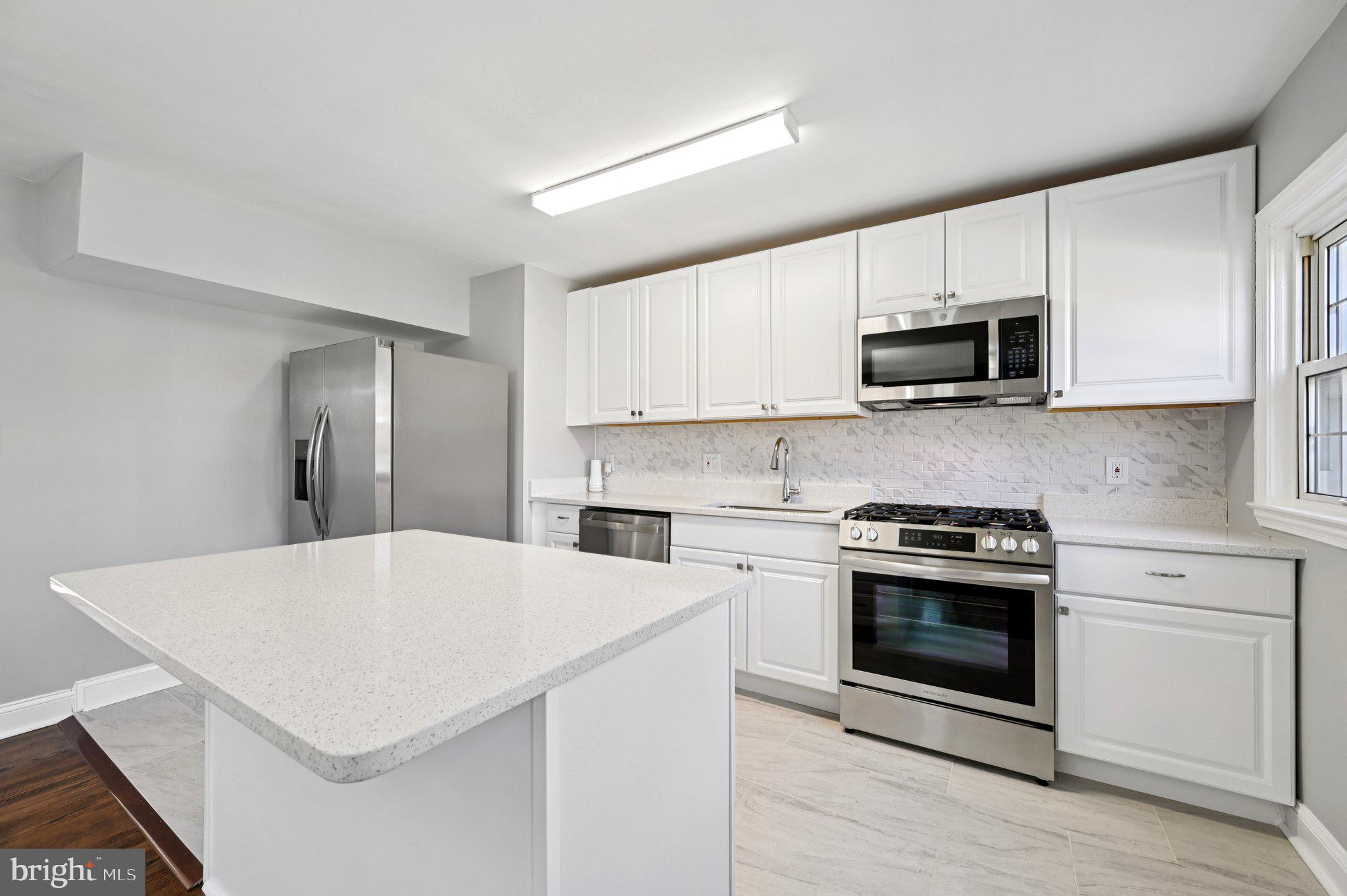 WEST HILLS - Residential