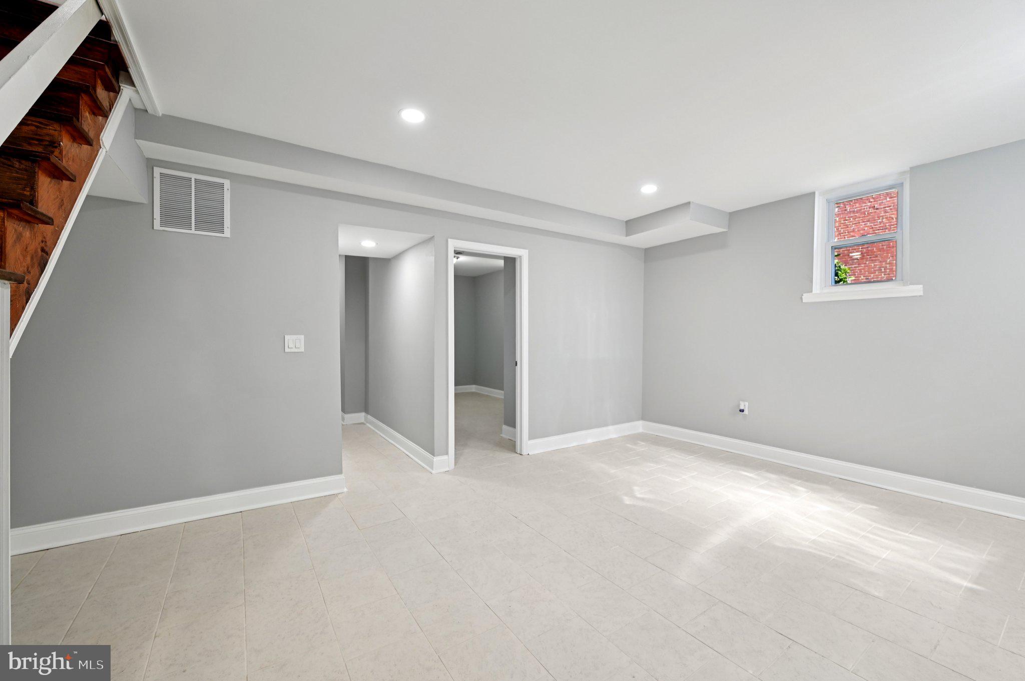 WEST HILLS - Residential