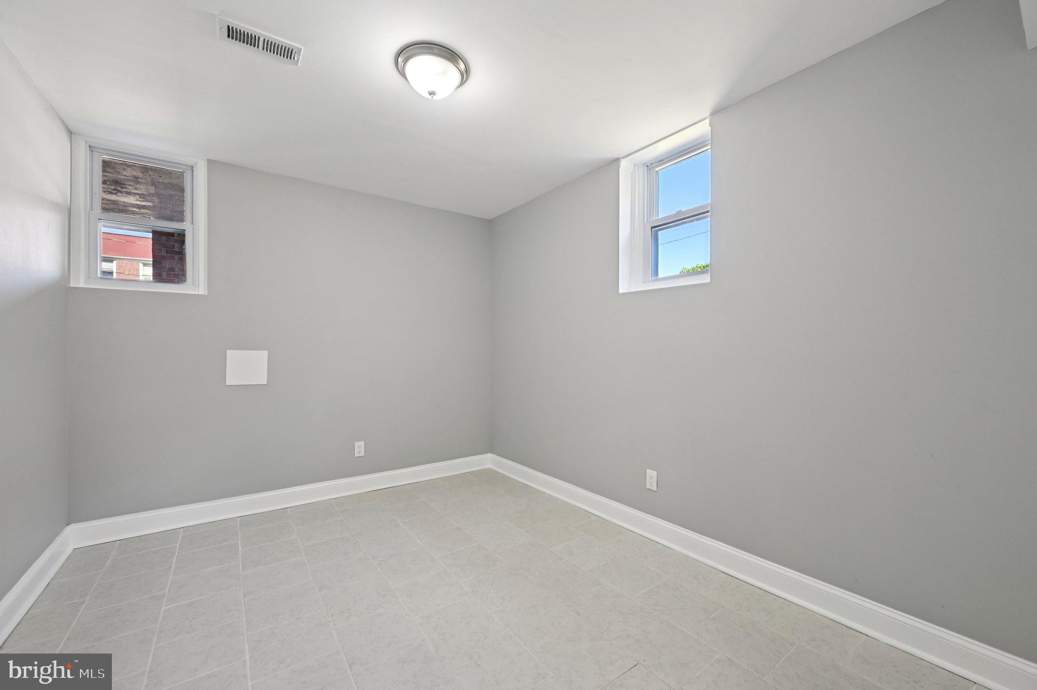 WEST HILLS - Residential