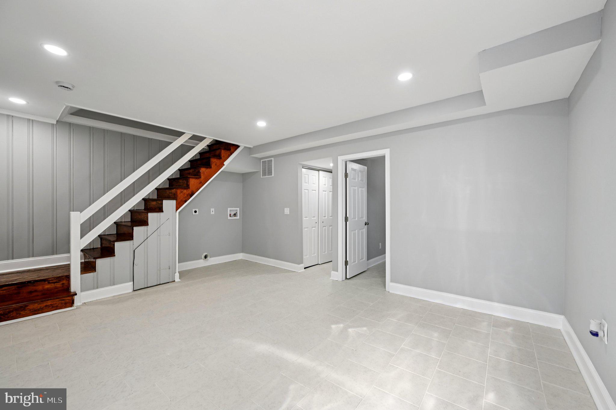 WEST HILLS - Residential