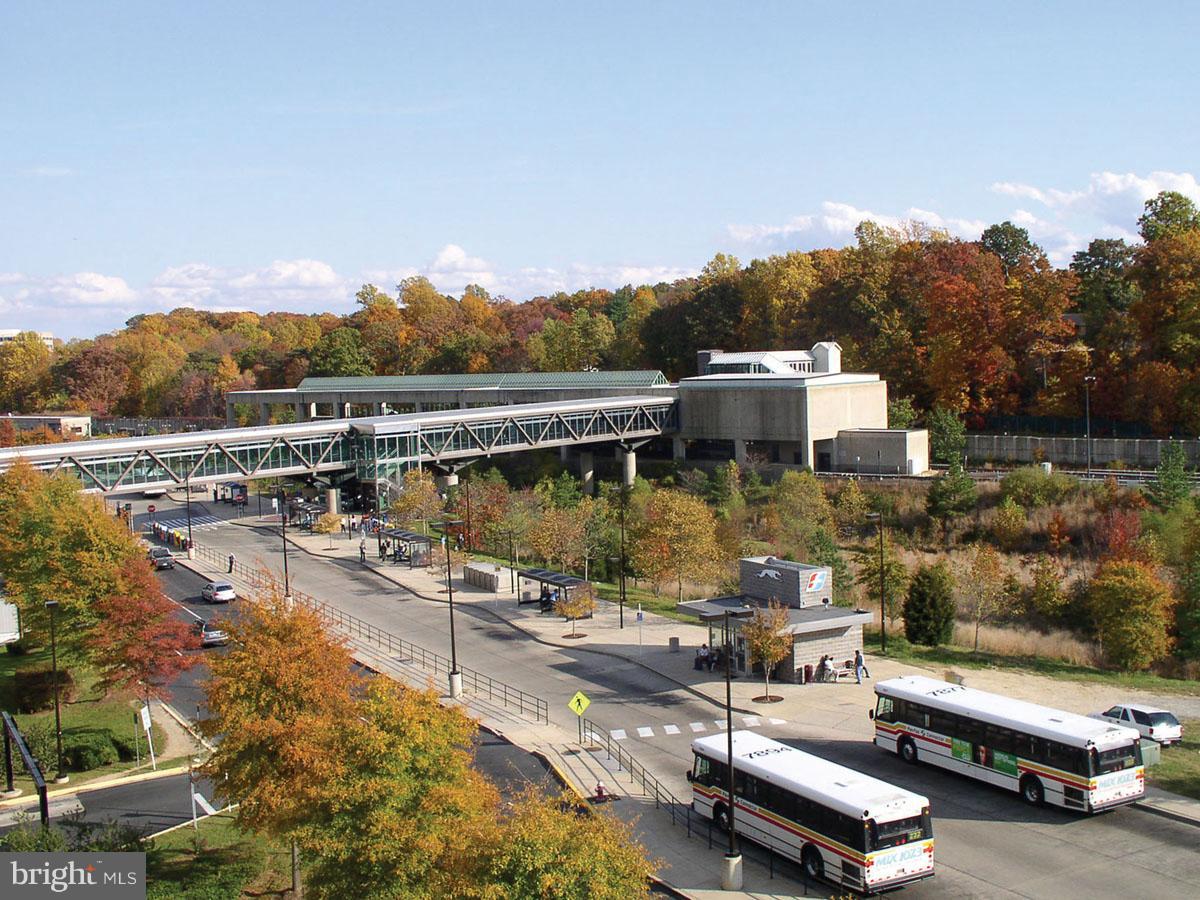 D EVEREUX WEST - Residential