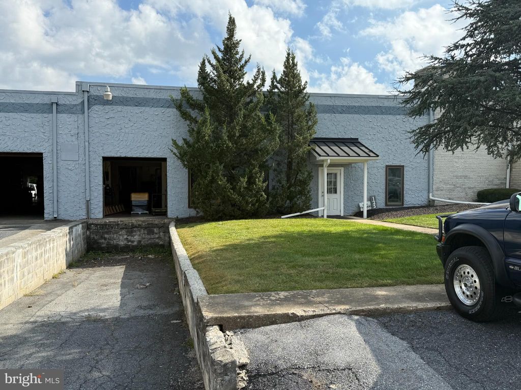 Photo of 125 Ashmore Drive, LEOLA, PA 17540 (MLS # PALA2076180)
