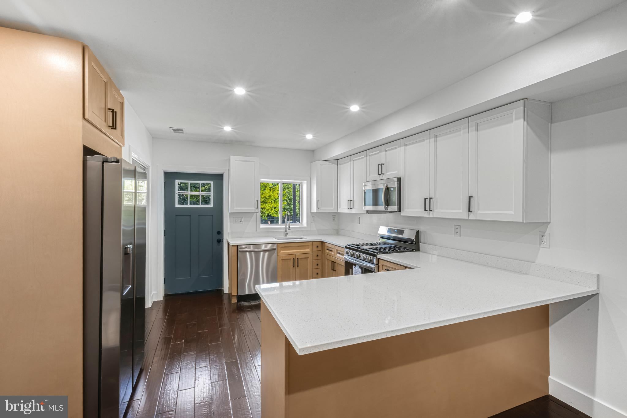325 W LORRAINE AVENUE