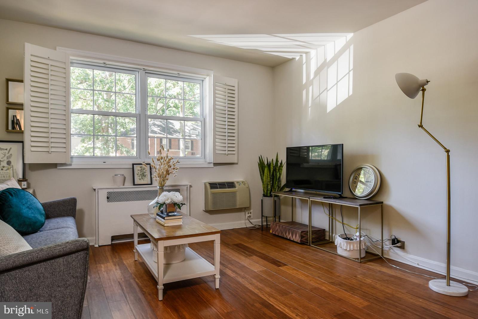 ARLINGTON OAKS - Residential Lease