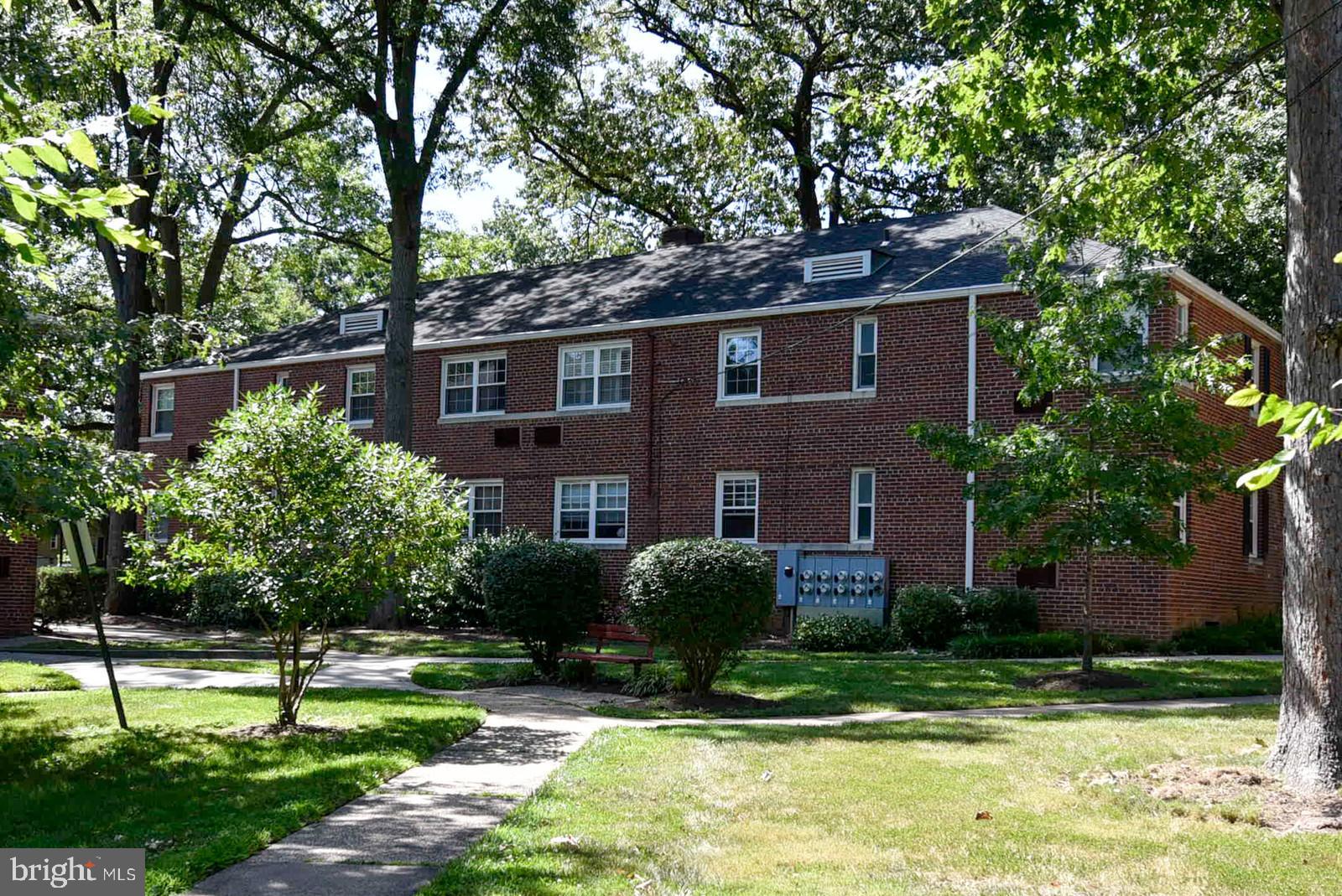 ARLINGTON OAKS - Residential Lease