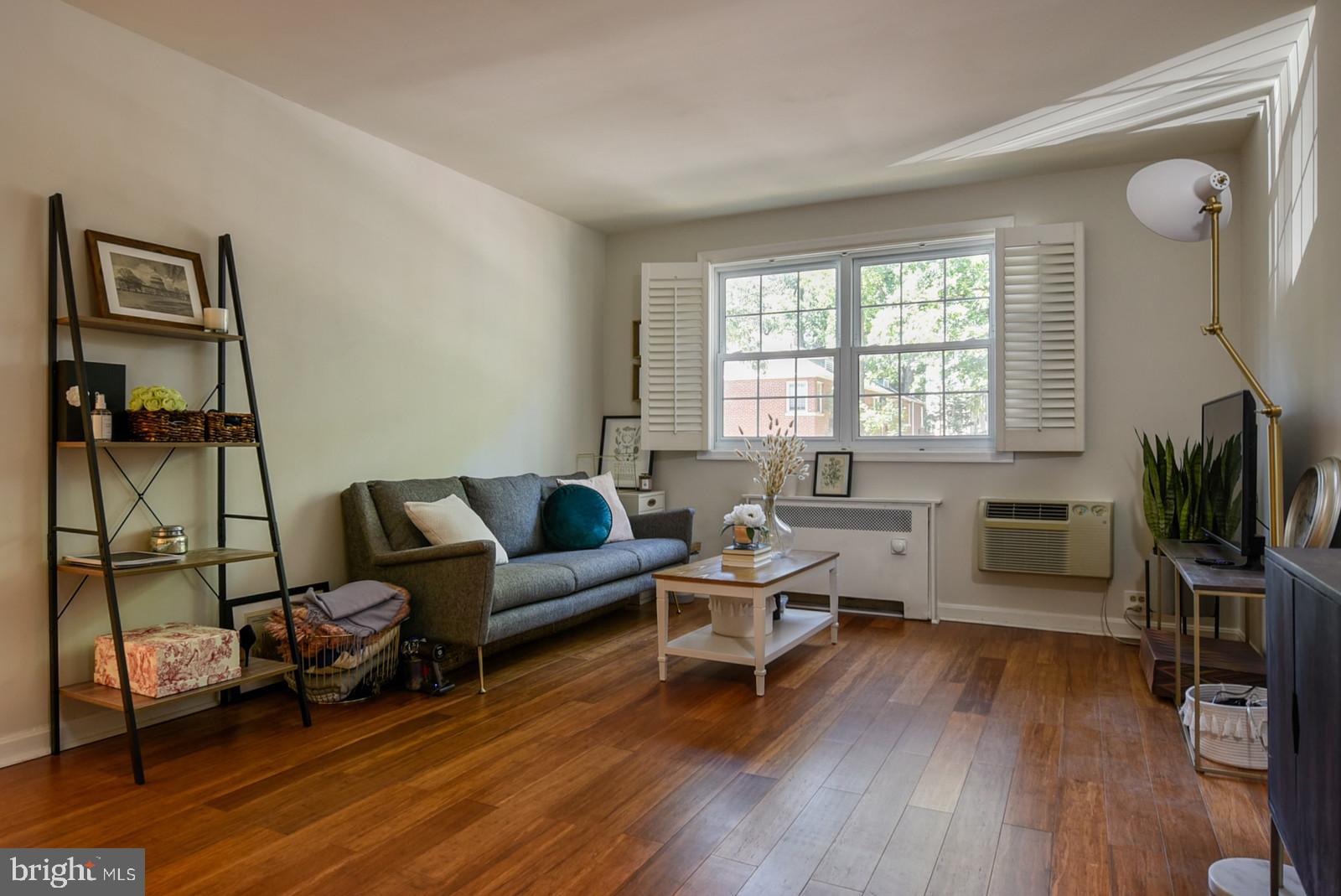 ARLINGTON OAKS - Residential Lease