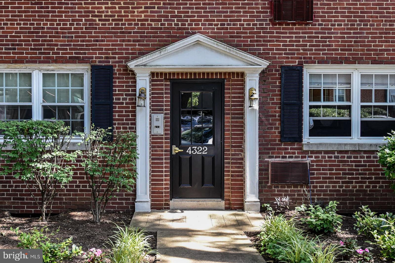 ARLINGTON OAKS - Residential Lease