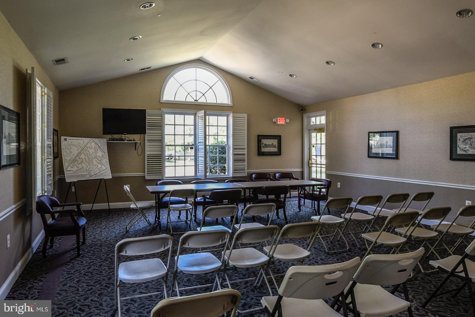 ARLINGTON OAKS - Residential Lease