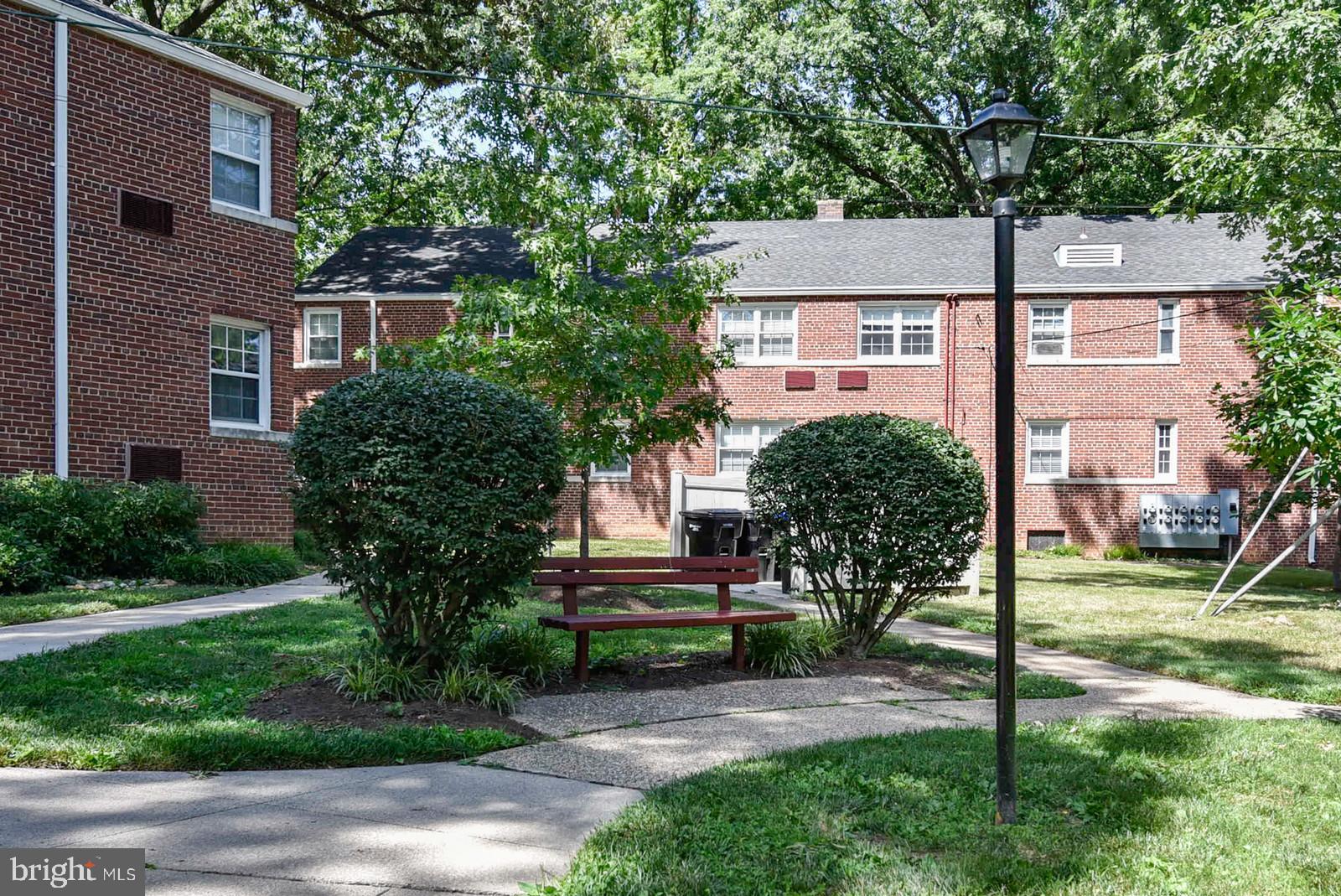 ARLINGTON OAKS - Residential Lease