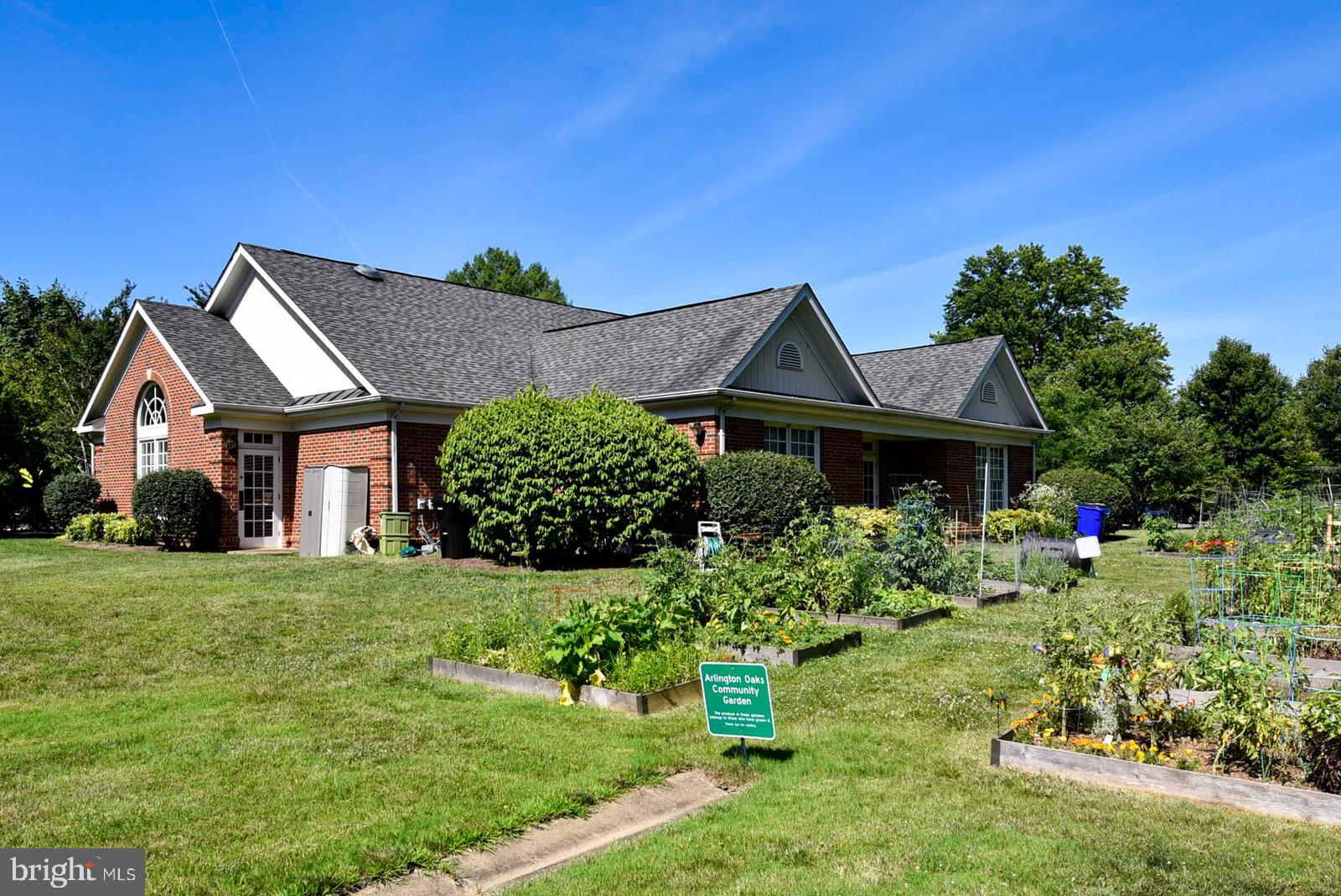 ARLINGTON OAKS - Residential Lease