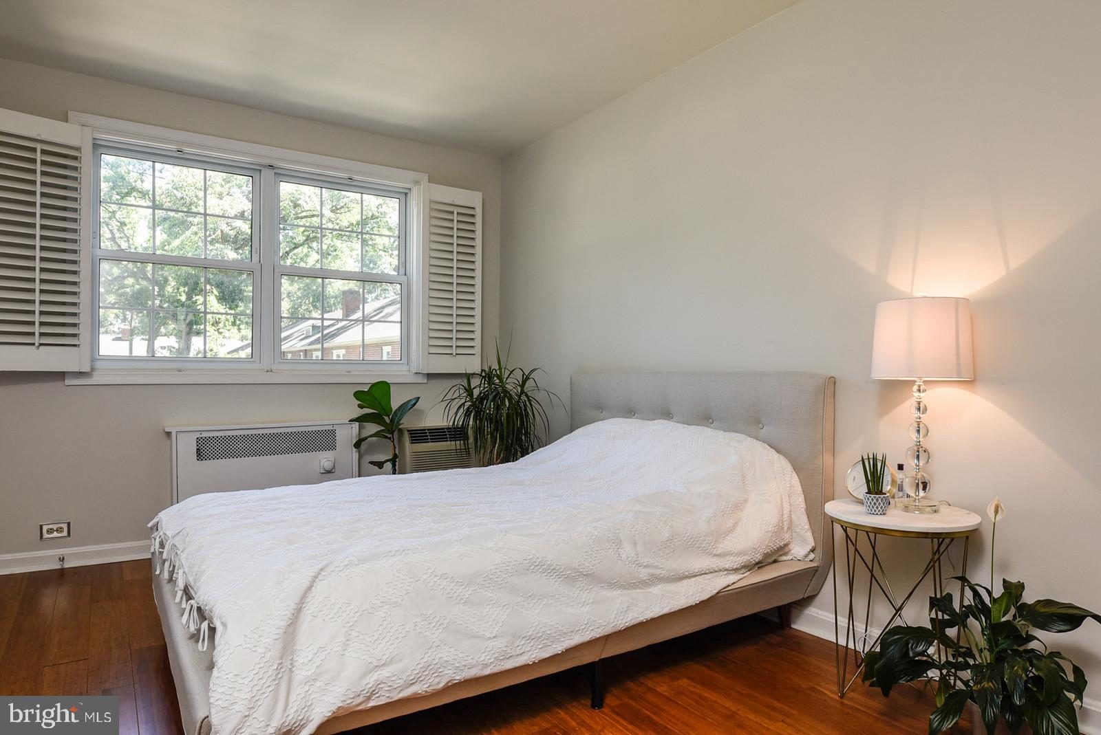 ARLINGTON OAKS - Residential Lease