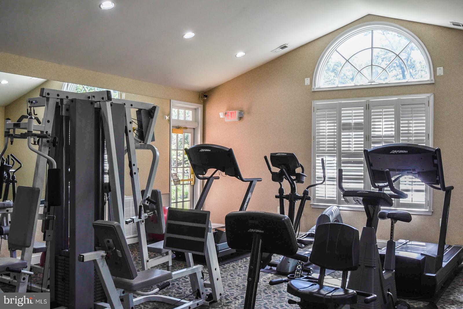 ARLINGTON OAKS - Residential Lease