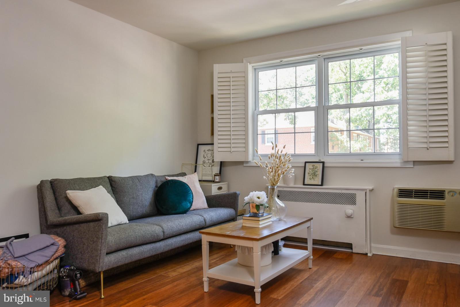 ARLINGTON OAKS - Residential Lease