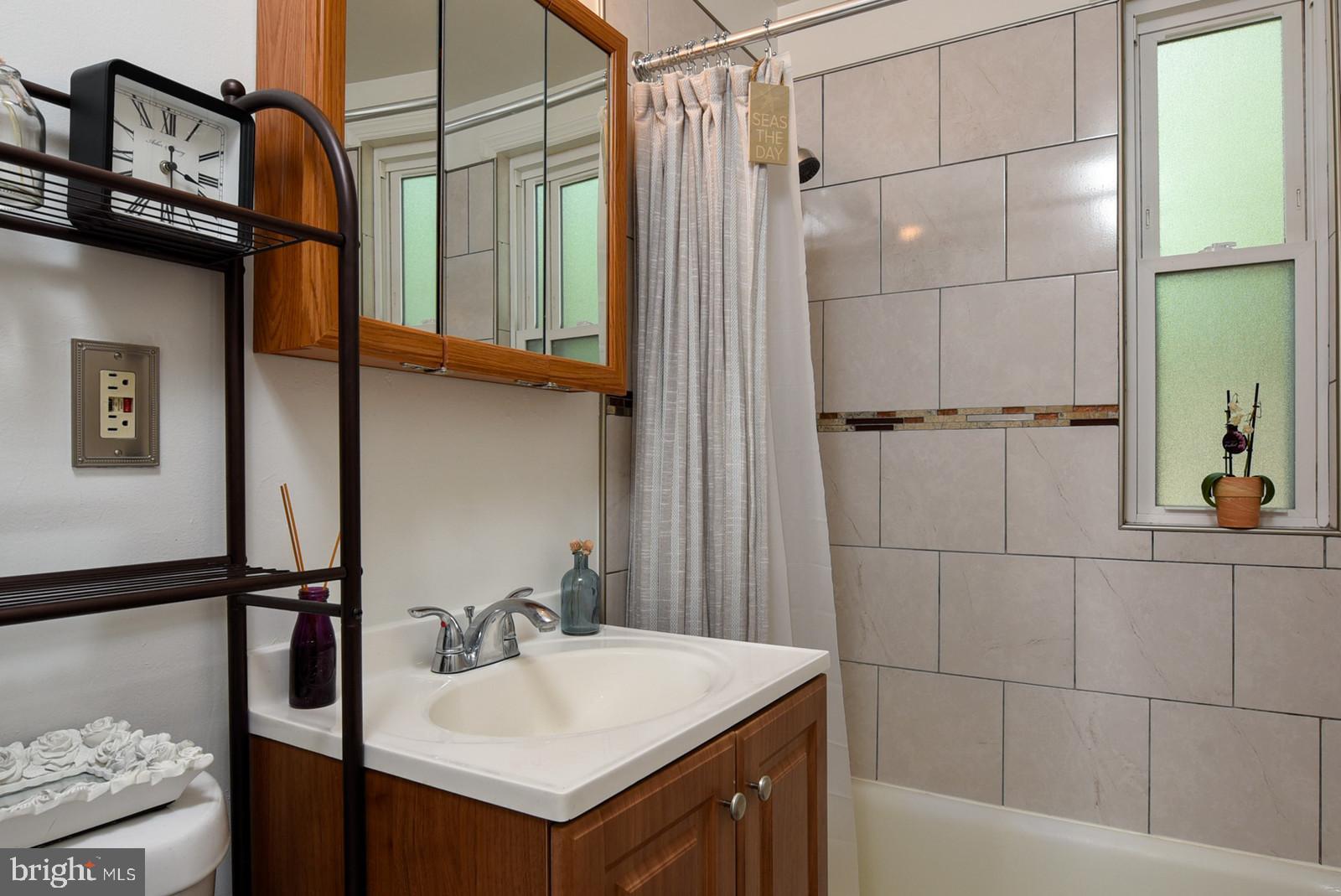 ARLINGTON OAKS - Residential Lease