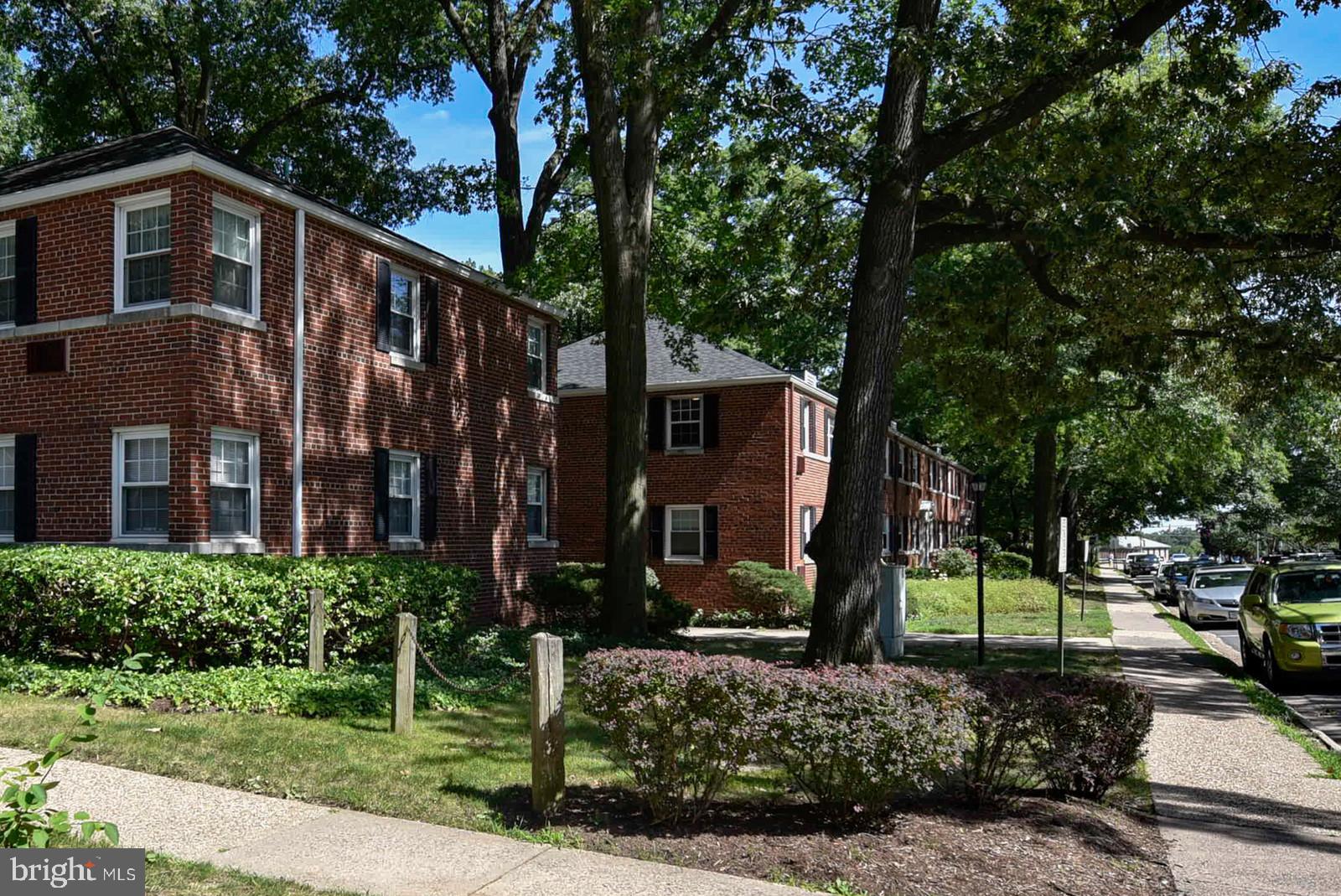 ARLINGTON OAKS - Residential Lease