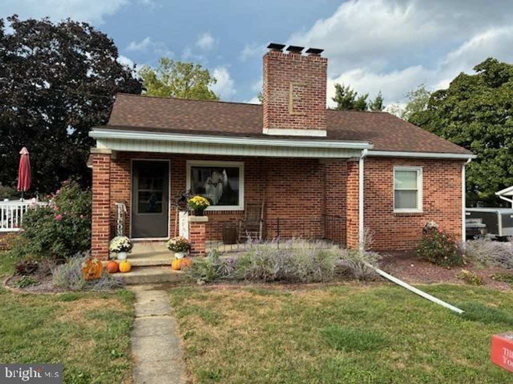 Photo of 711 Skyline Drive, YORK, PA 17406 (MLS # PAYK2090758)