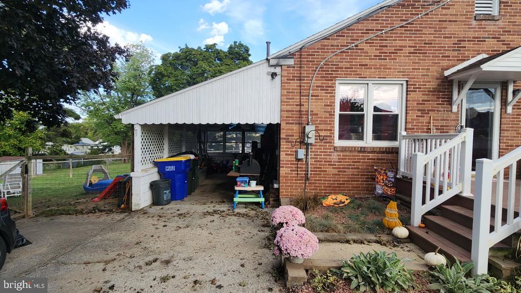 Photo of 711 Skyline Drive, YORK, PA 17406 (MLS # PAYK2090758)