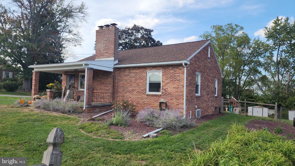 Photo of 711 Skyline Drive, YORK, PA 17406 (MLS # PAYK2090758)