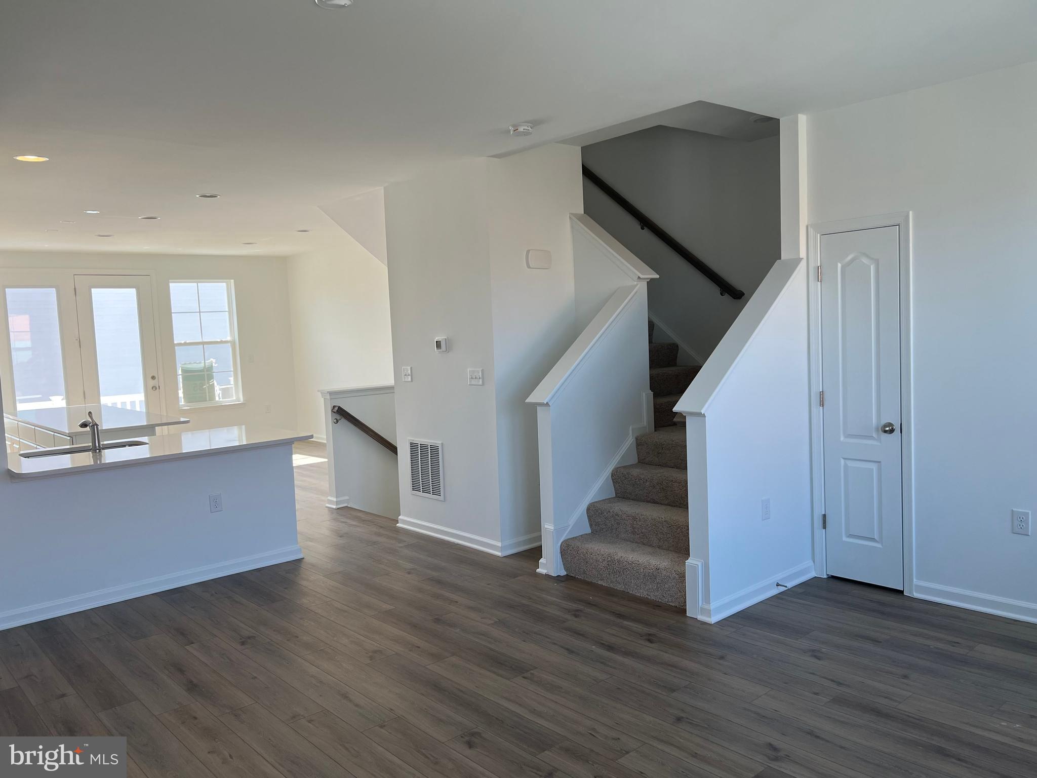 LOFTS AT CREEKSIDE - Residential Lease