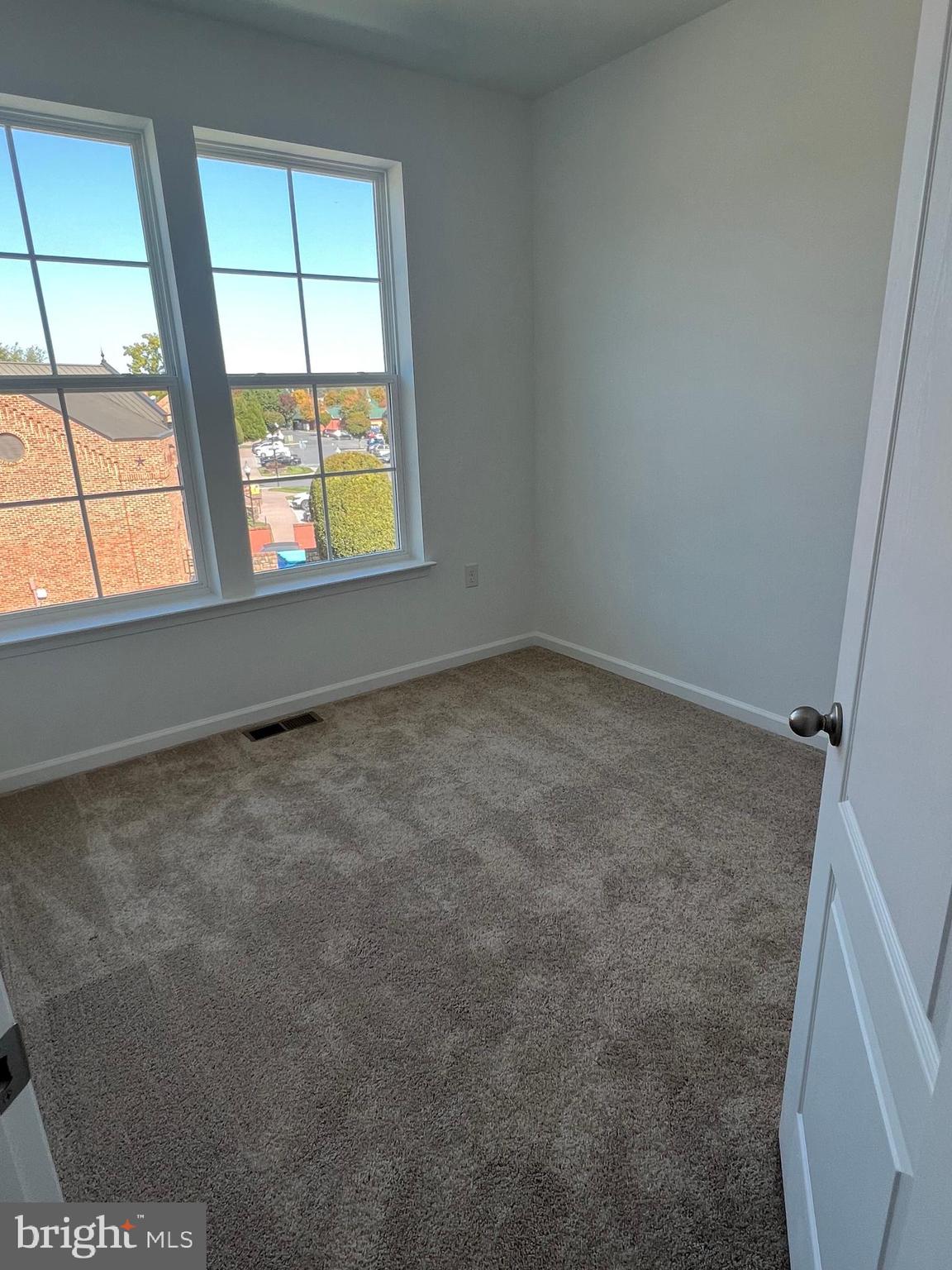 LOFTS AT CREEKSIDE - Residential Lease