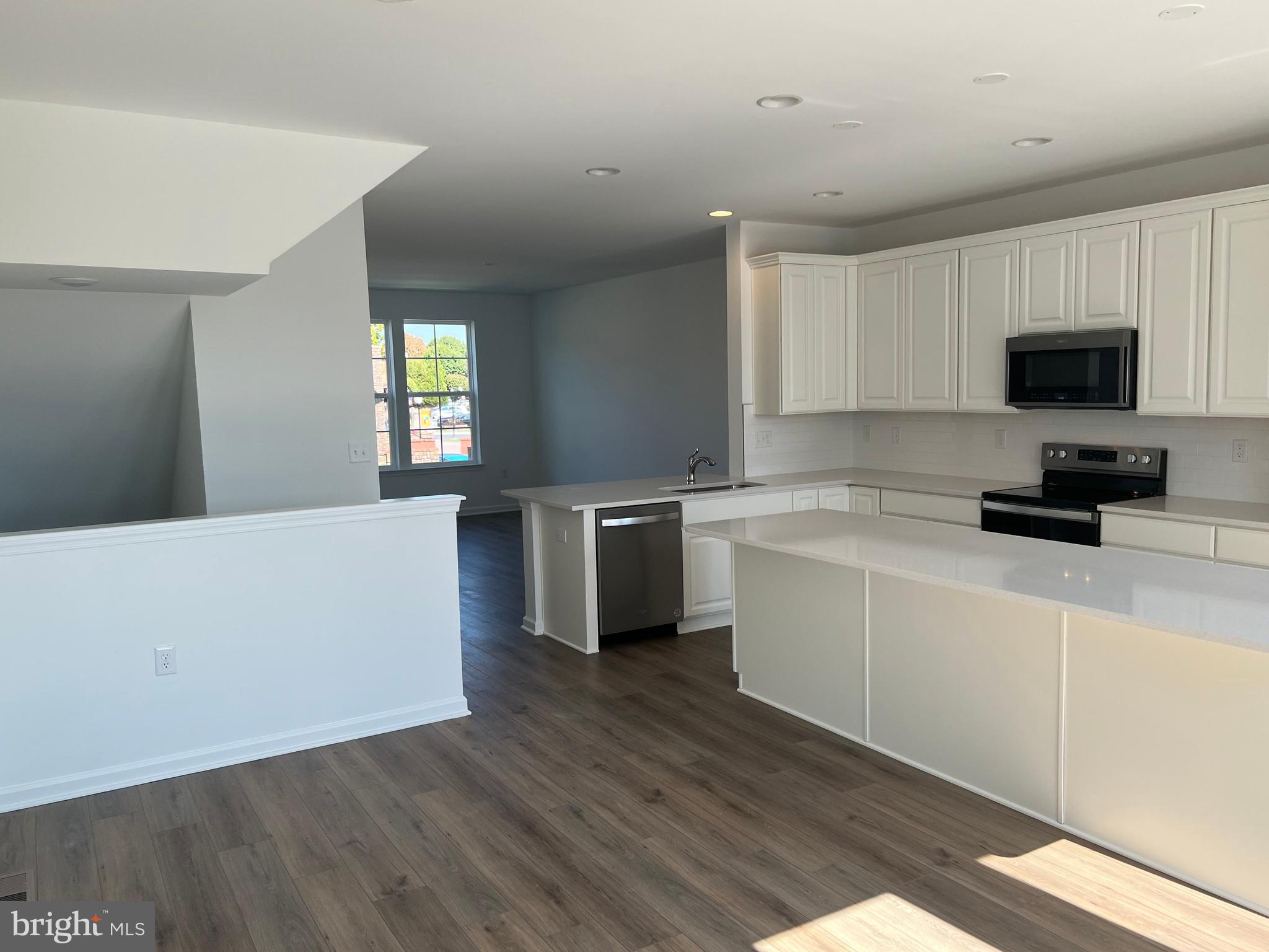 LOFTS AT CREEKSIDE - Residential Lease