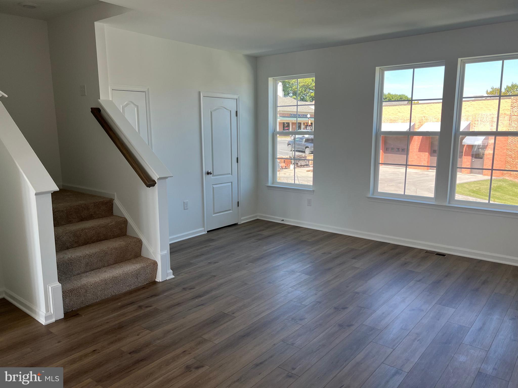 LOFTS AT CREEKSIDE - Residential Lease