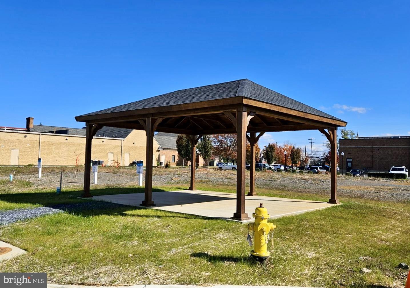 LOFTS AT CREEKSIDE - Residential Lease